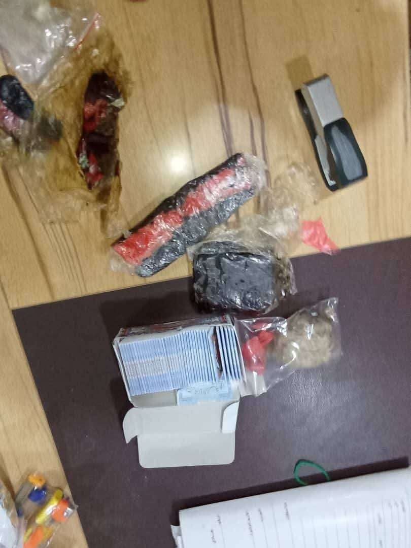 القبض على متهم بحوزته كمية من الحشيش والحبوب المخدرة بعدن