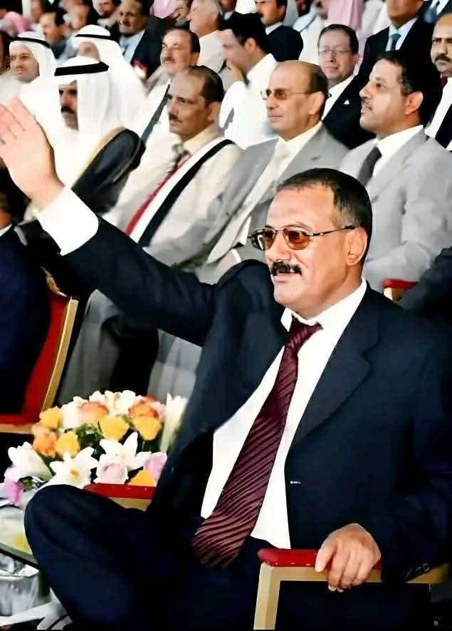 صحفي يتحدث عن أسعار الصرف في عهد الرئيس صالح