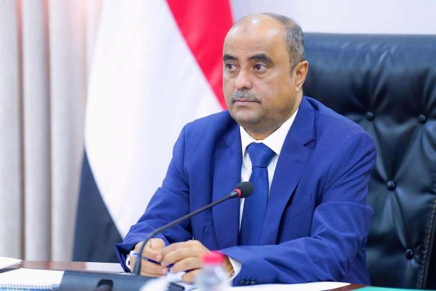 مصدر في مكتب رئيس الوزراء يسخر من أكاذيب وجود خلاف حول "مئة ألف دولار"
