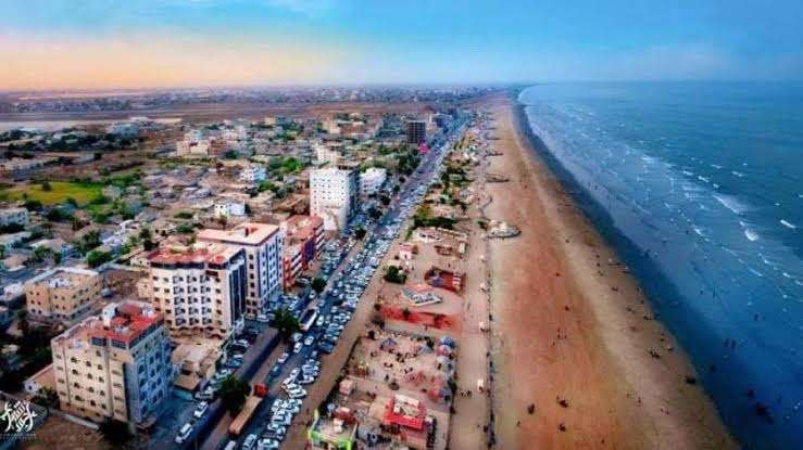 صحفي بارز يروي تفاصيل مؤلمة لتعرض مواطنين من الشمال لعمليات ابتزاز ونصب في عدن