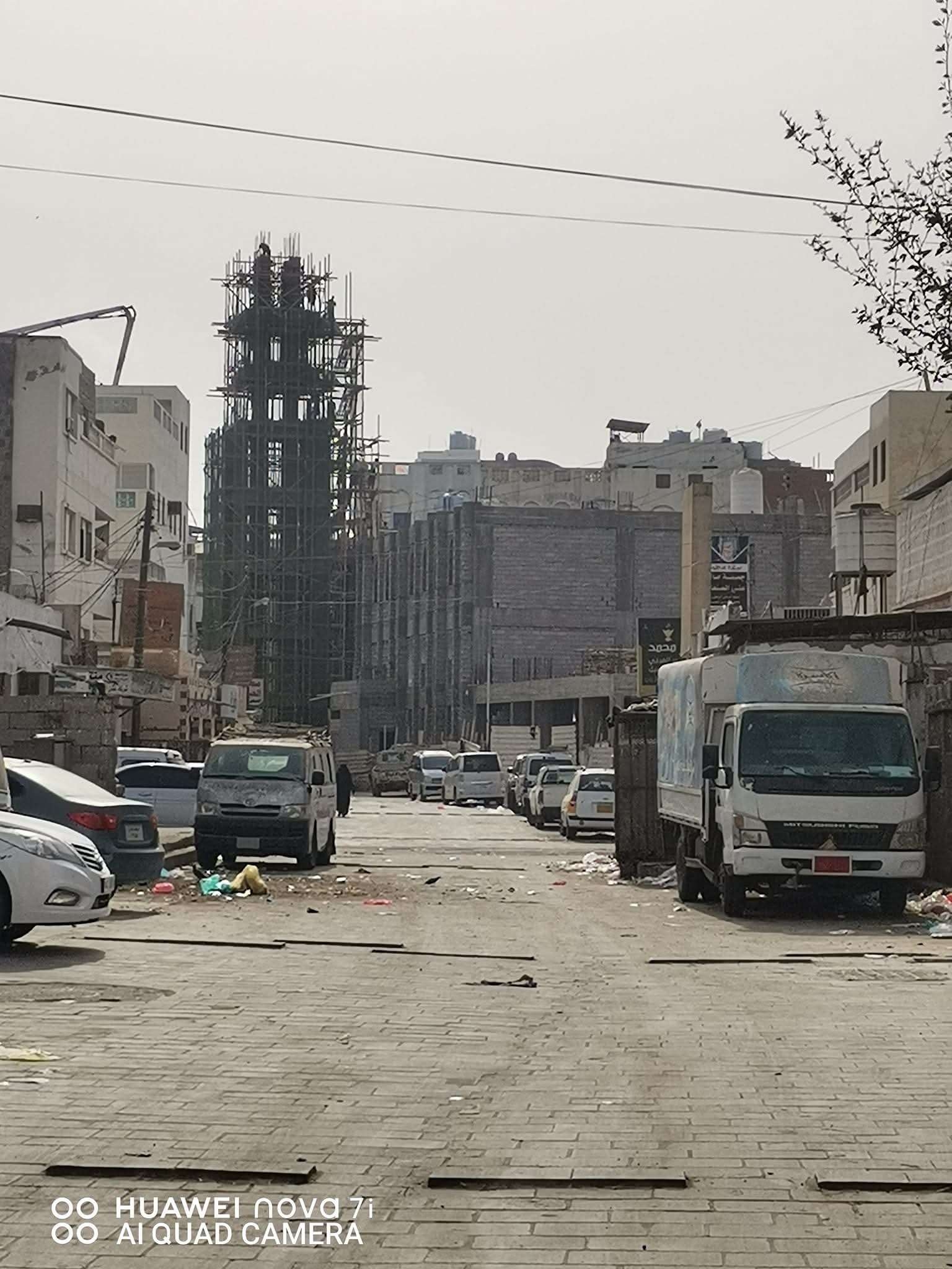 مسجد النصر بعدن يتعرض للاهمال وإهدار لمساحة تاريخية