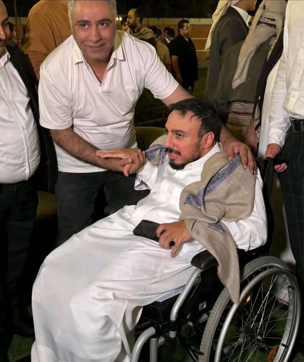 قصة غريبة مع نجل الرئيس صالح المقعد على كرسي متحرك والكشف عن السبب