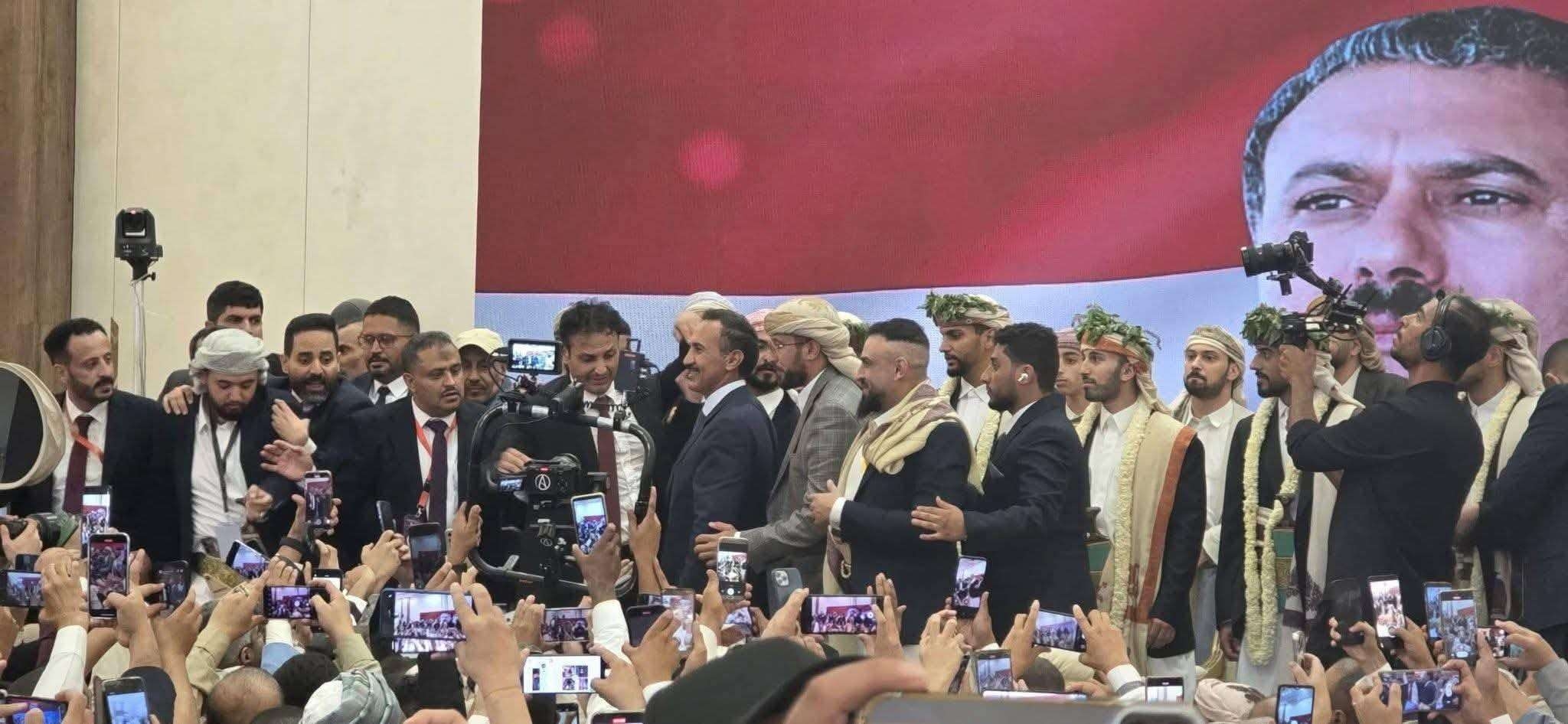 توكل كرمان تسخر من 'آل عفاش' وتصف تحولهم من حكم الجمهورية إلى حفلة عرس في المنفى