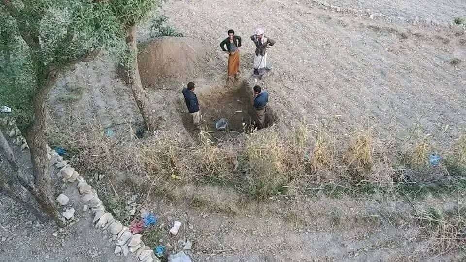أثناء حفر بيارة .. مواطنون يكتشفون بشكل مفاجئ لهذا الأمر