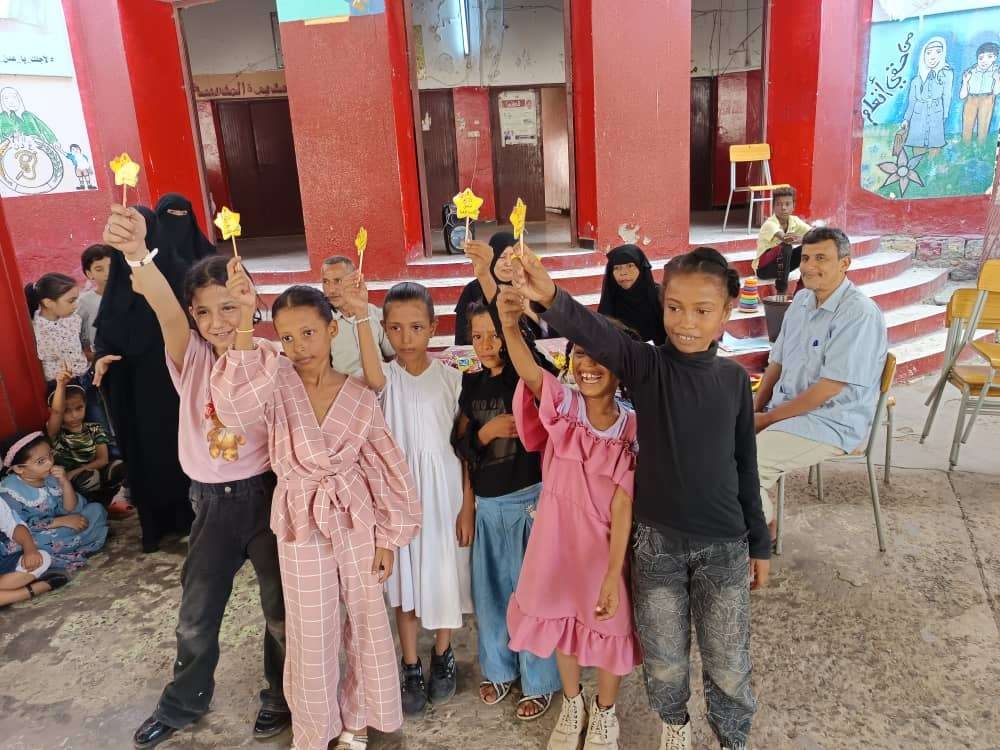 مدرسة مطهر الغرباني تختتم مخيمها الصيفي التعليمي وسط أجواء من الفرح والنجاح