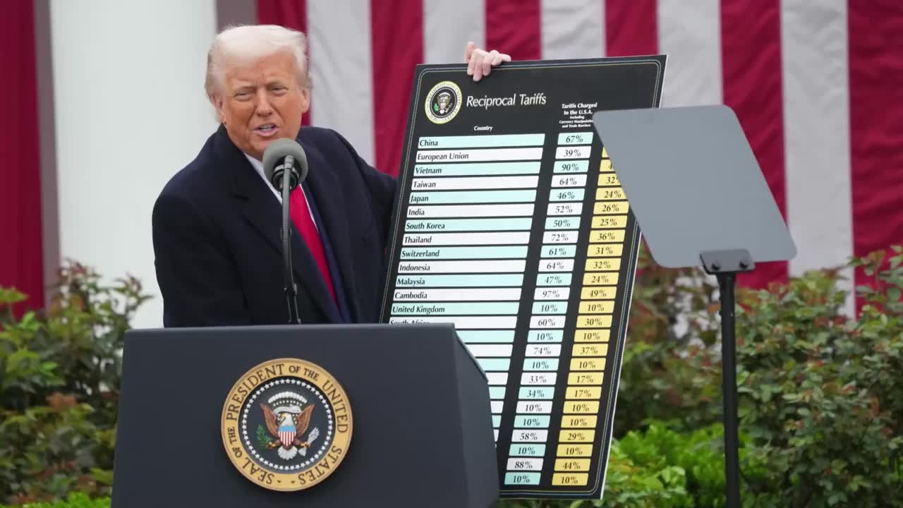 Democrats Urged To Present Alternative To Trump's Economy As Approval Rates Slide