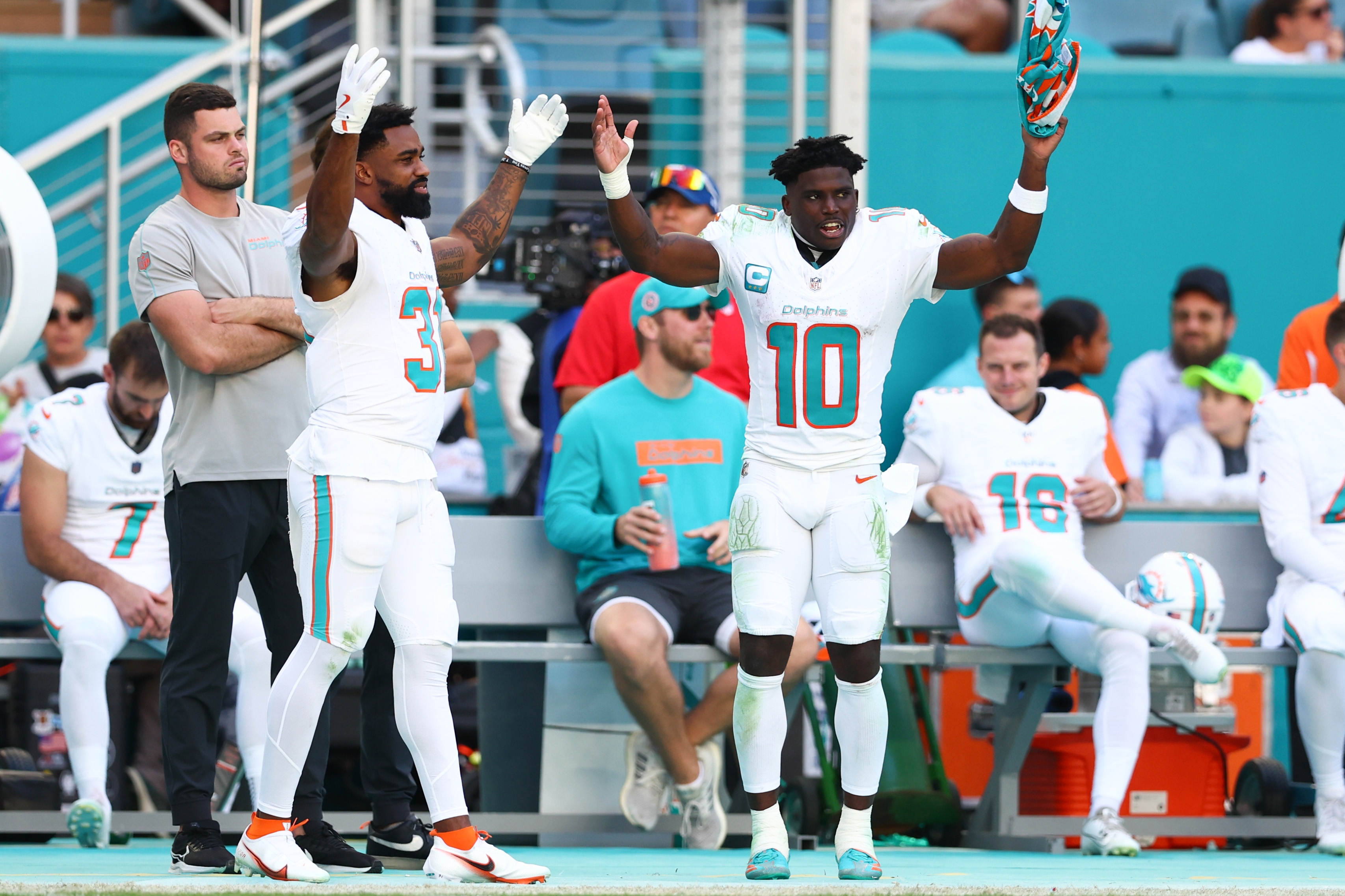 Dolphins' Tyreek Hill Announces Major Step in Racing Olympic Star Noah Lyles