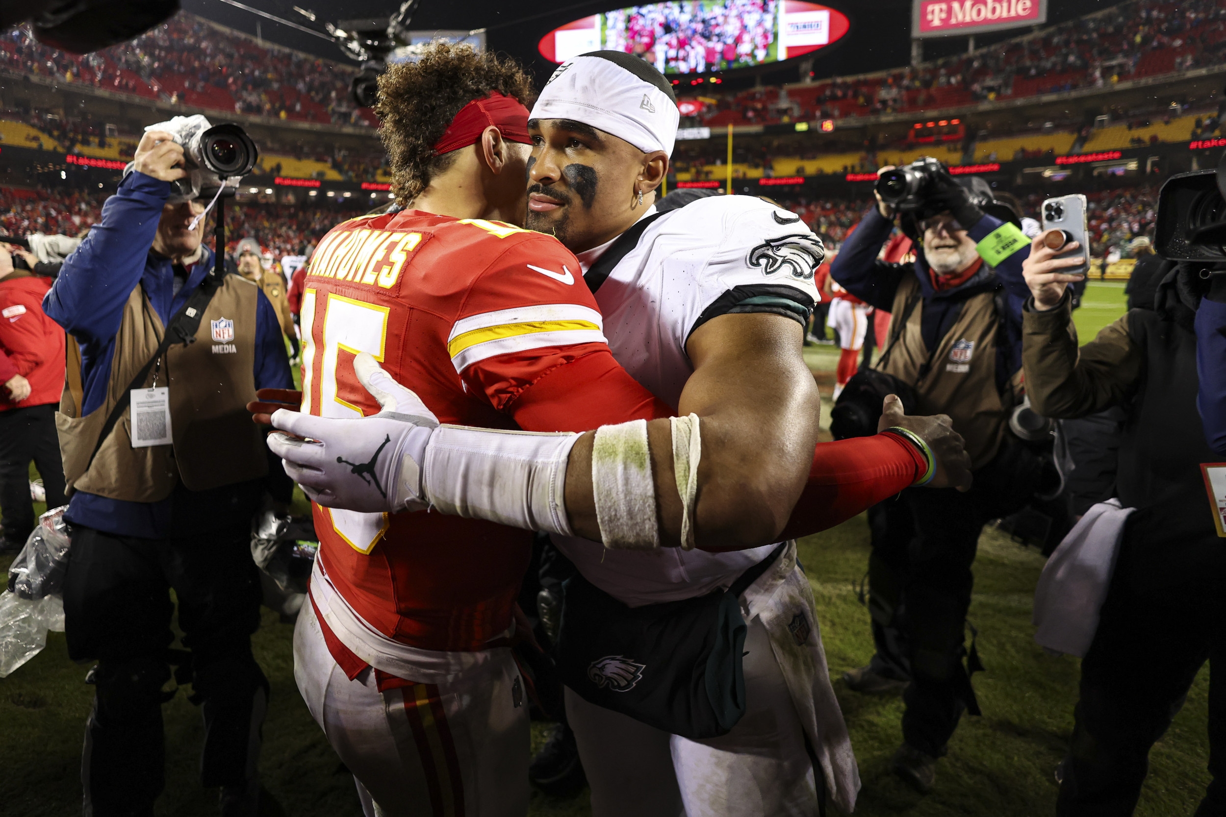 Eagles' Jalen Hurts Edges Out Patrick Mahomes in Key QB Metric