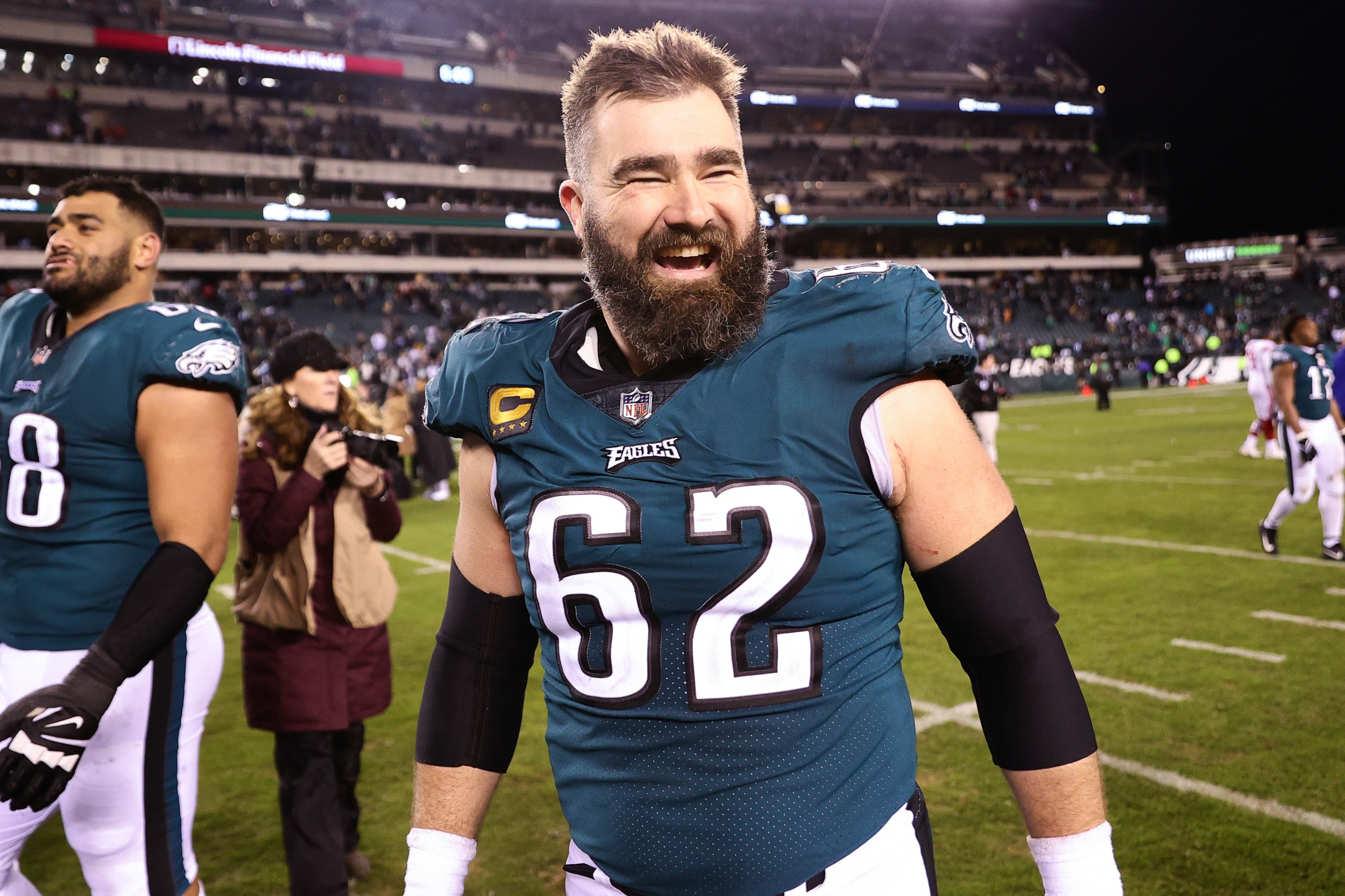 Jason Kelce Reacts to Eagles Fan's Absurd Gesture