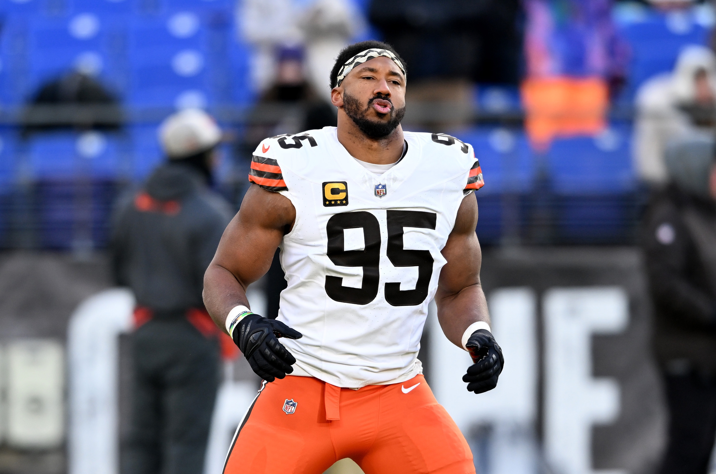 Browns' Myles Garrett Sends Major Threat to Aaron Rodgers After Joining Steelers