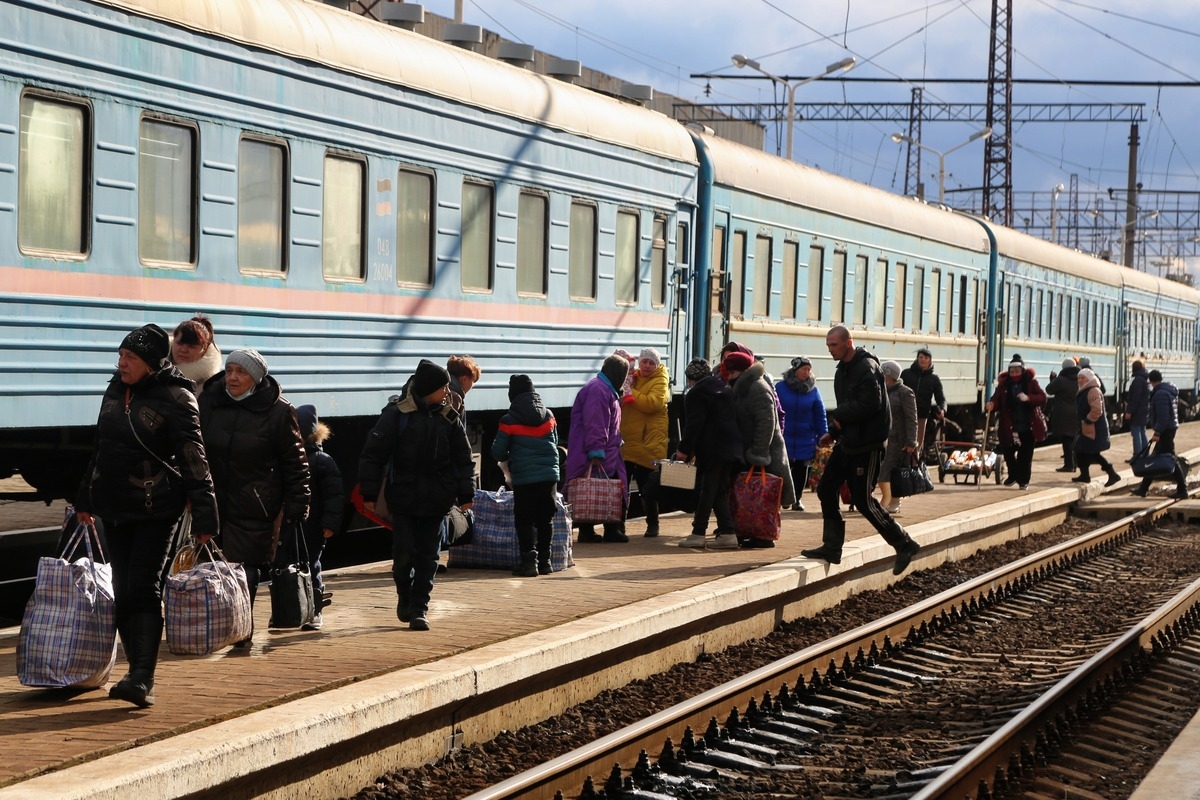 Ukrainian Resistance Blows Up Railway in Occupied Territory