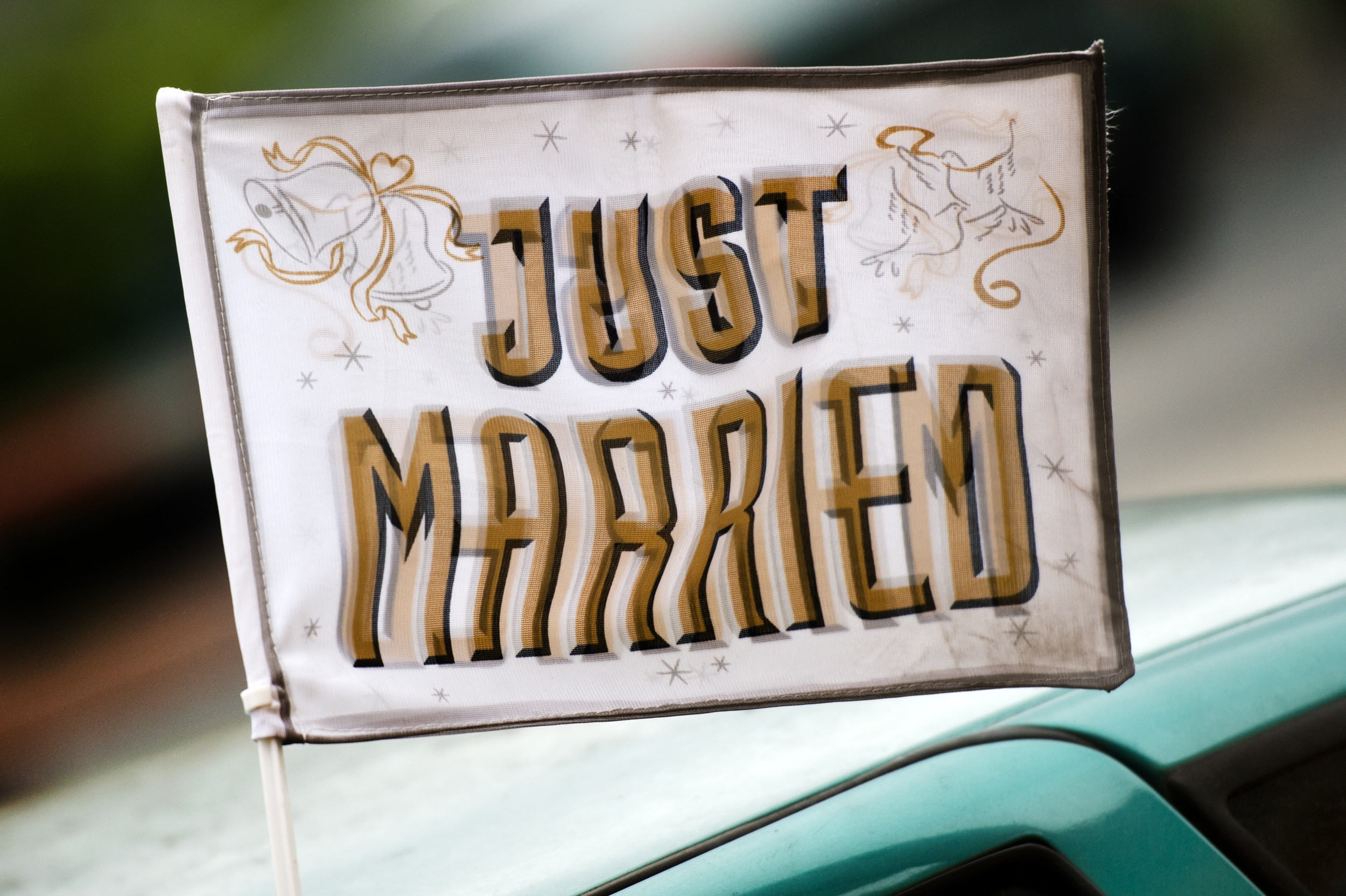 Popular Wedding Website Hit With 'Fake Brides' Lawsuit