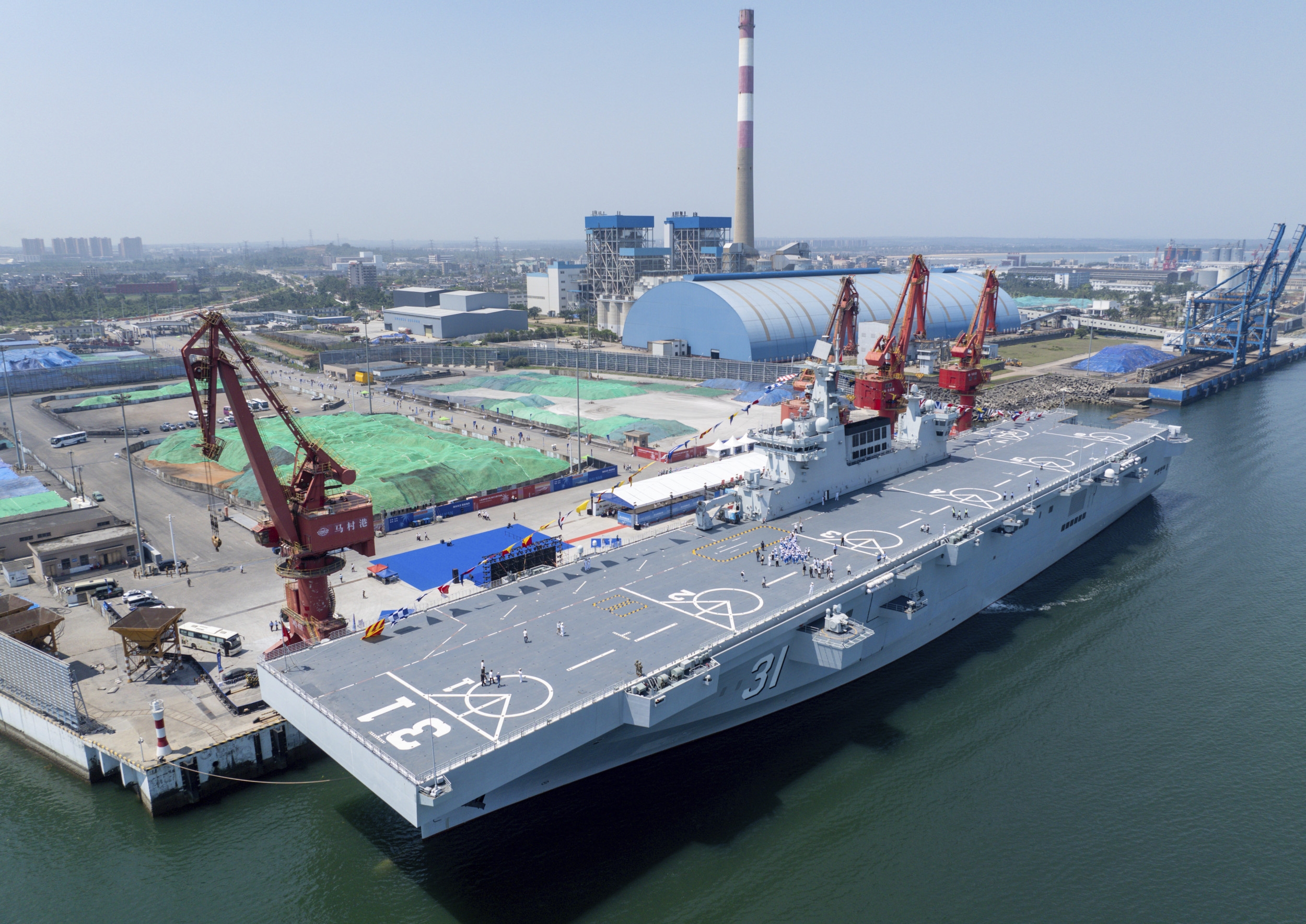 Chinese Assault Ships Put On Show of Force in South China Sea
