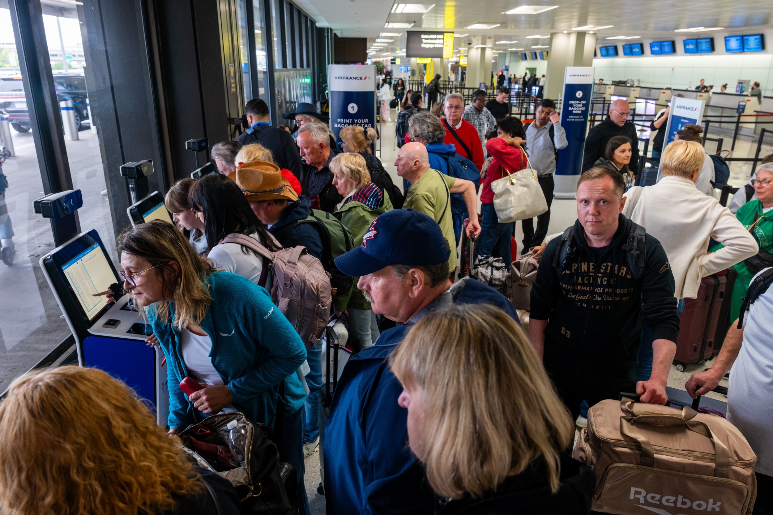 Retired Air Traffic Controller Reveals If He'd Fly Out of Newark Airport