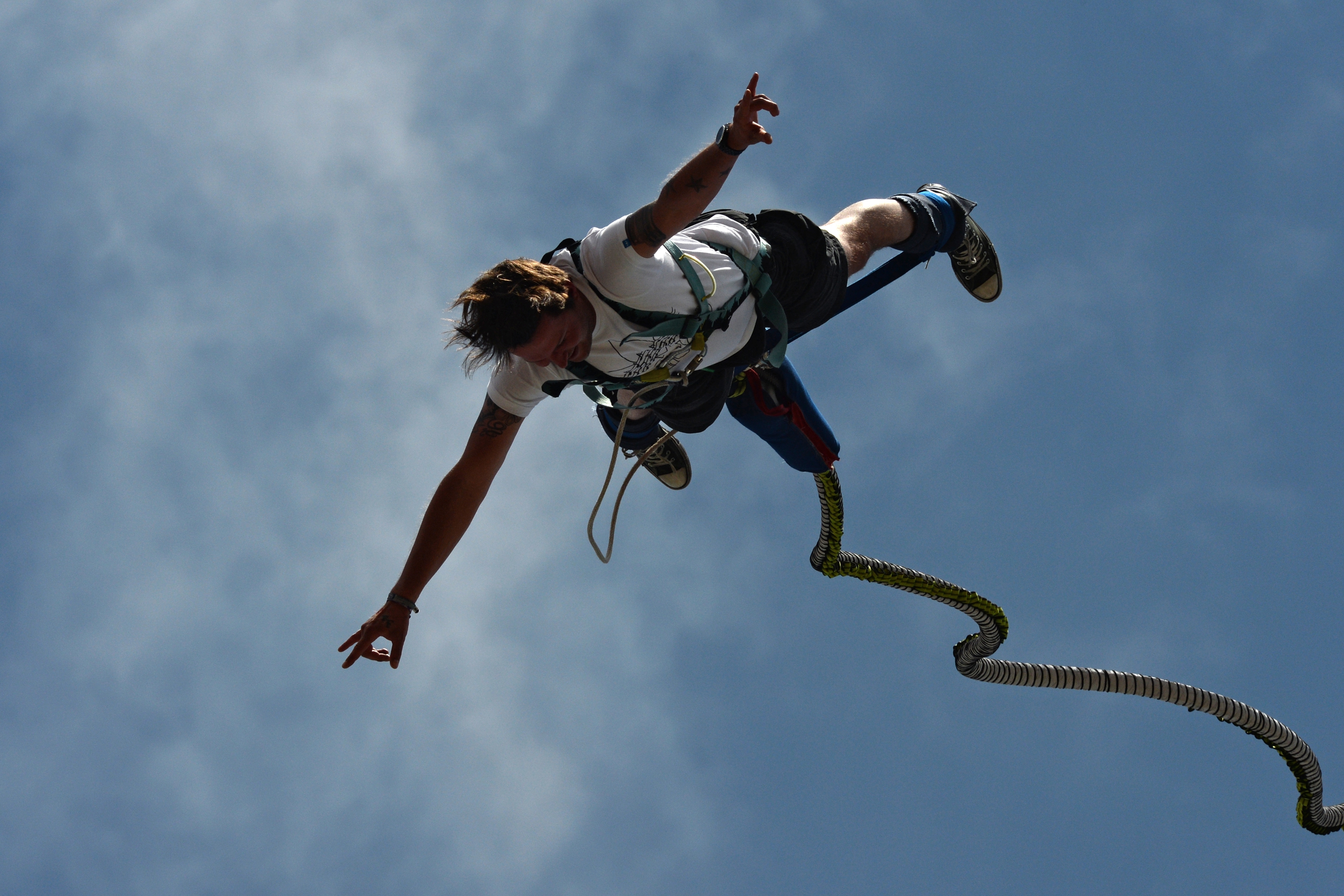Staff Scream as Bungee Jumper Appears to Jump Off Without Safety Rope