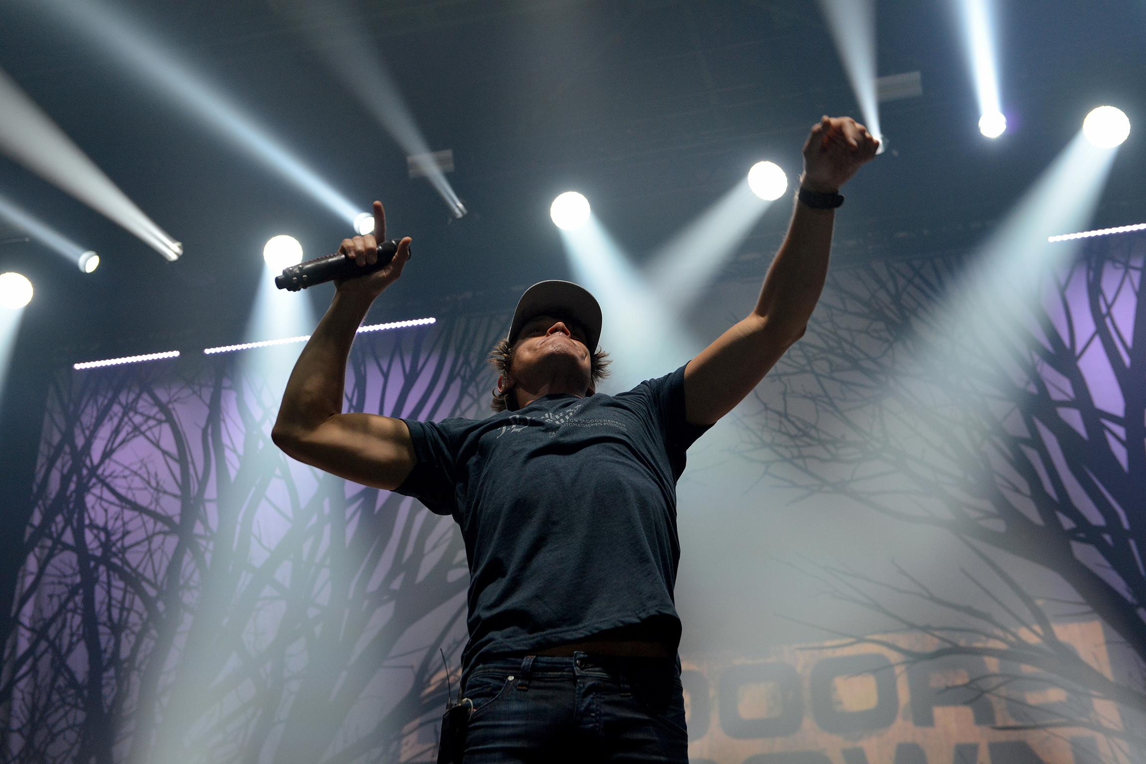 Singer From 2000s Rock Band Reveals Stage 4 Cancer Diagnosis, Tour Canceled