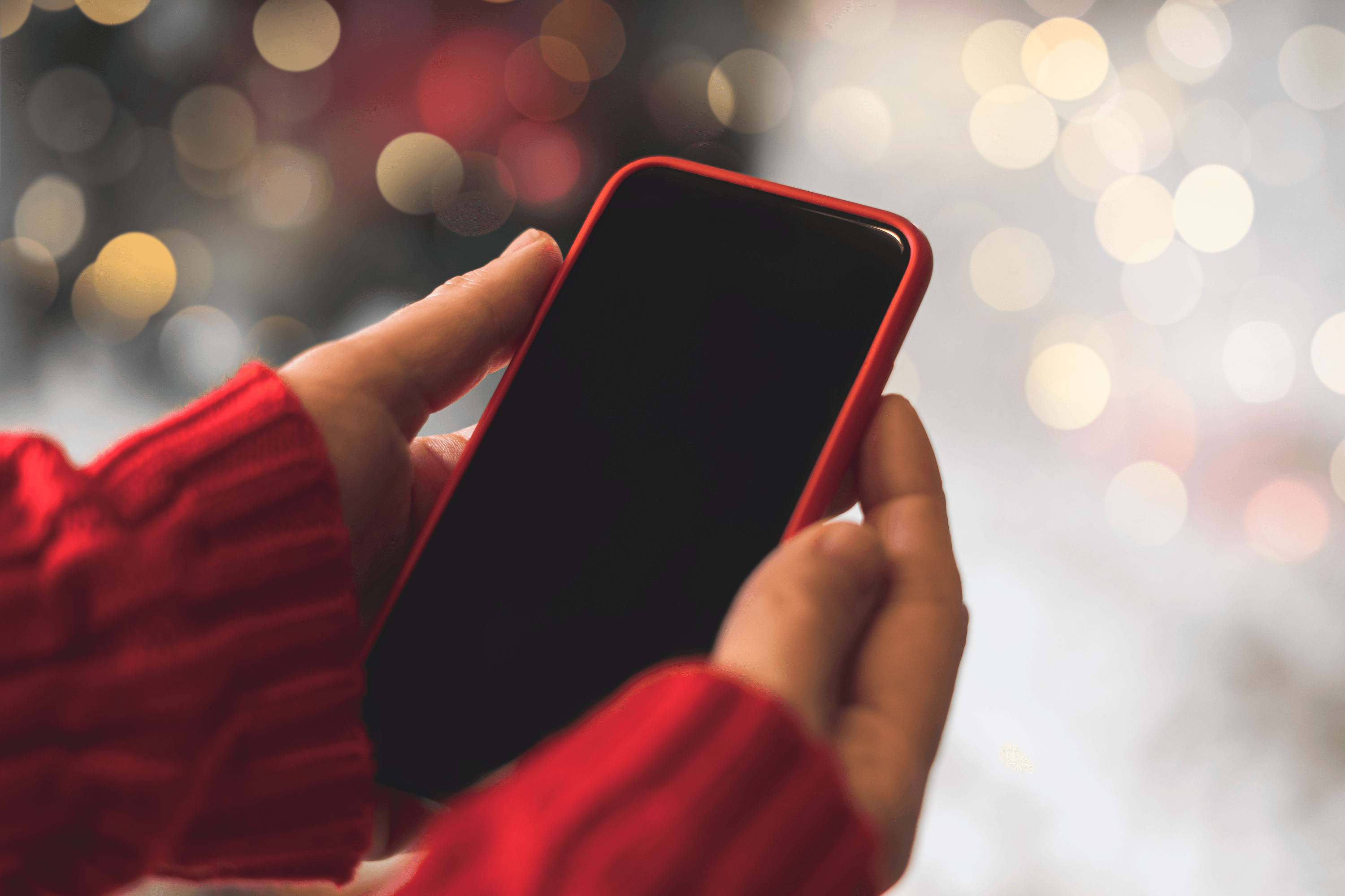 Mom Thinks She's Bought a New iPhone, Shows Daughter—but There's a Problem