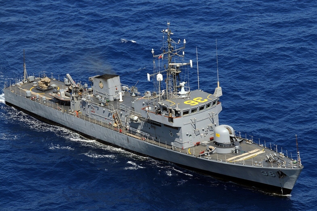 Video Shows China Navy Ship in Close Encounter With US Ally