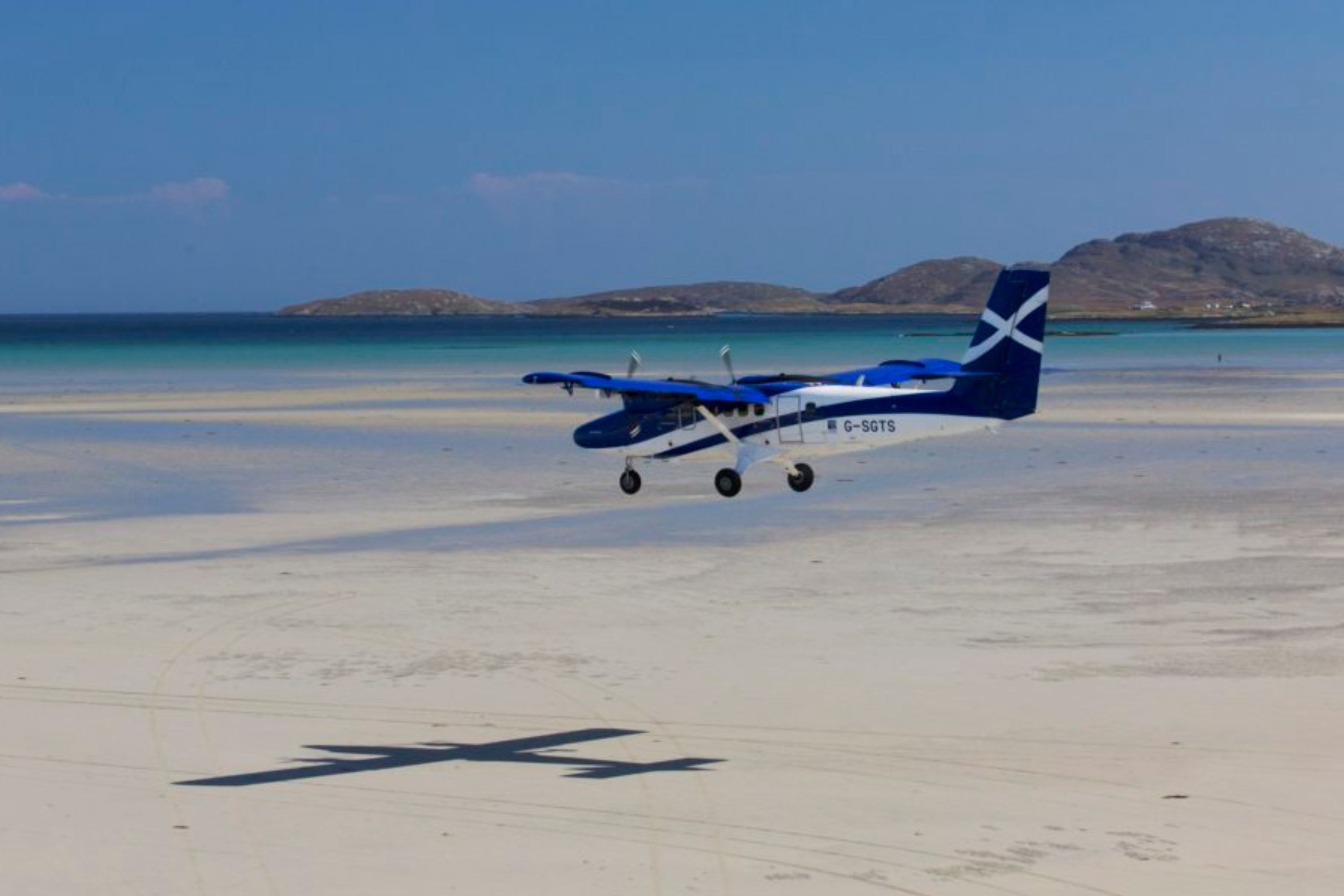 Awe As Traveler Films Plane Landing at Only Beach Airport in the World