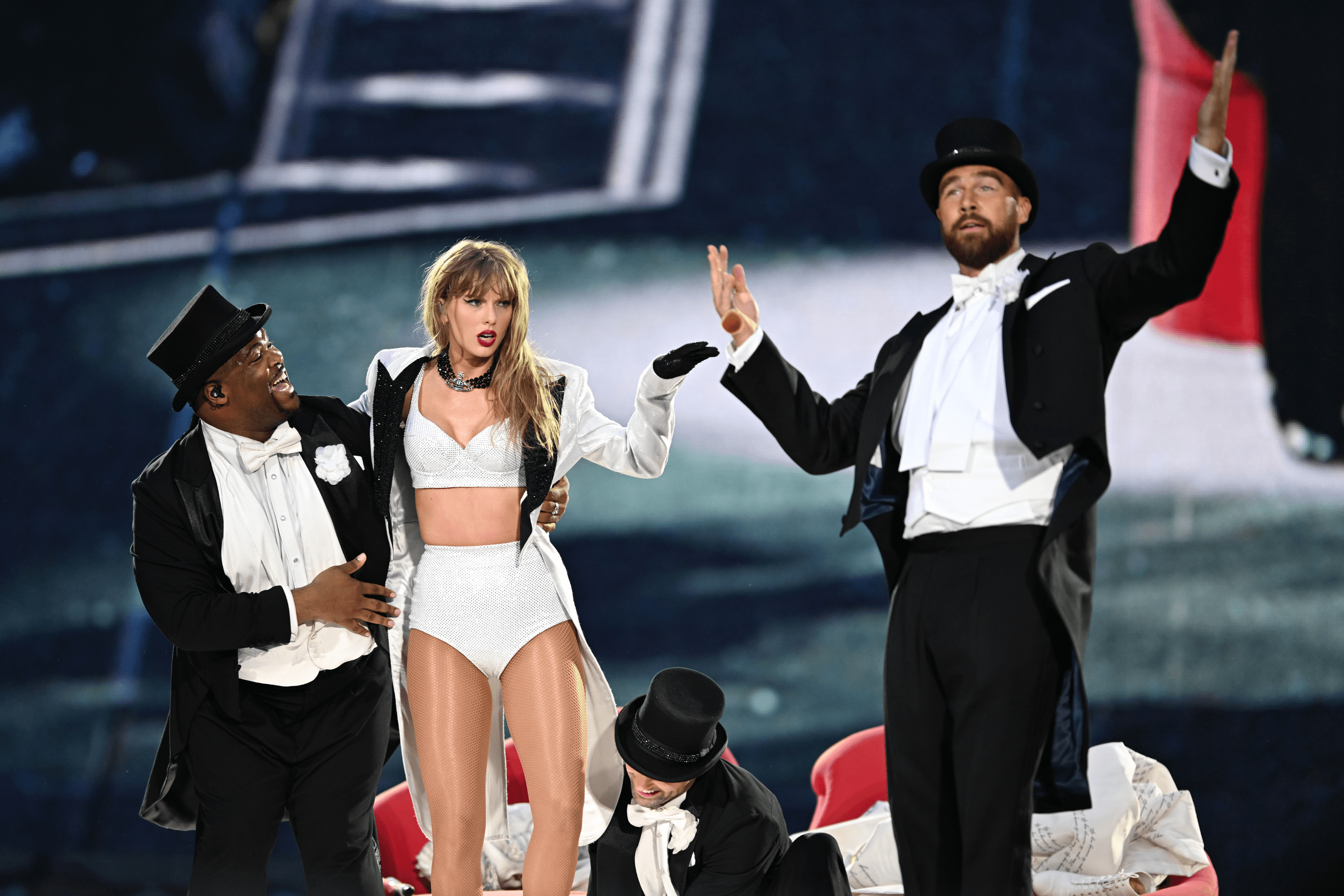 New Taylor Swift, Travis Kelce Photos Send Internet Into Frenzy