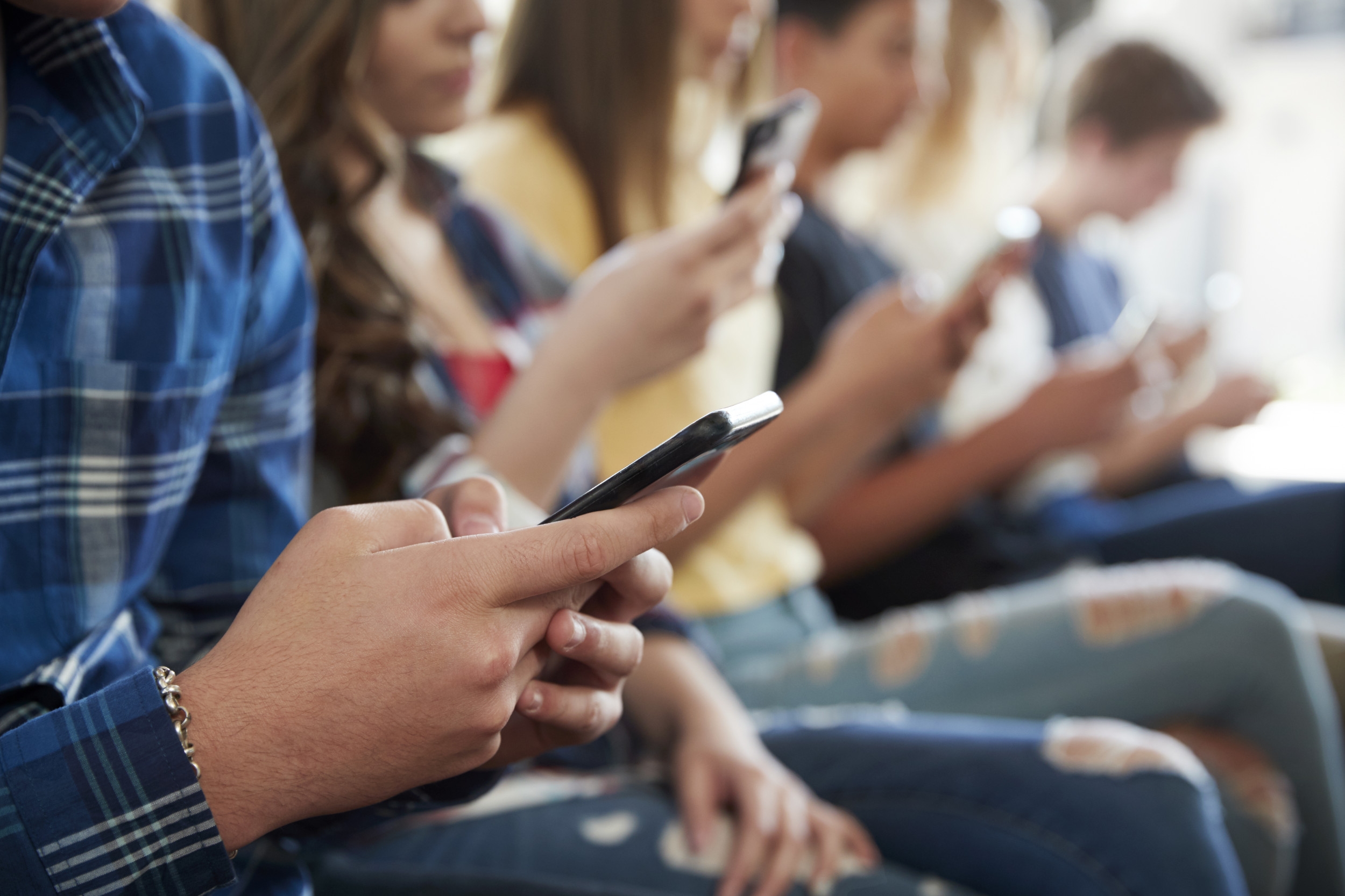 Florida Schools Consider Expanding Phone Ban