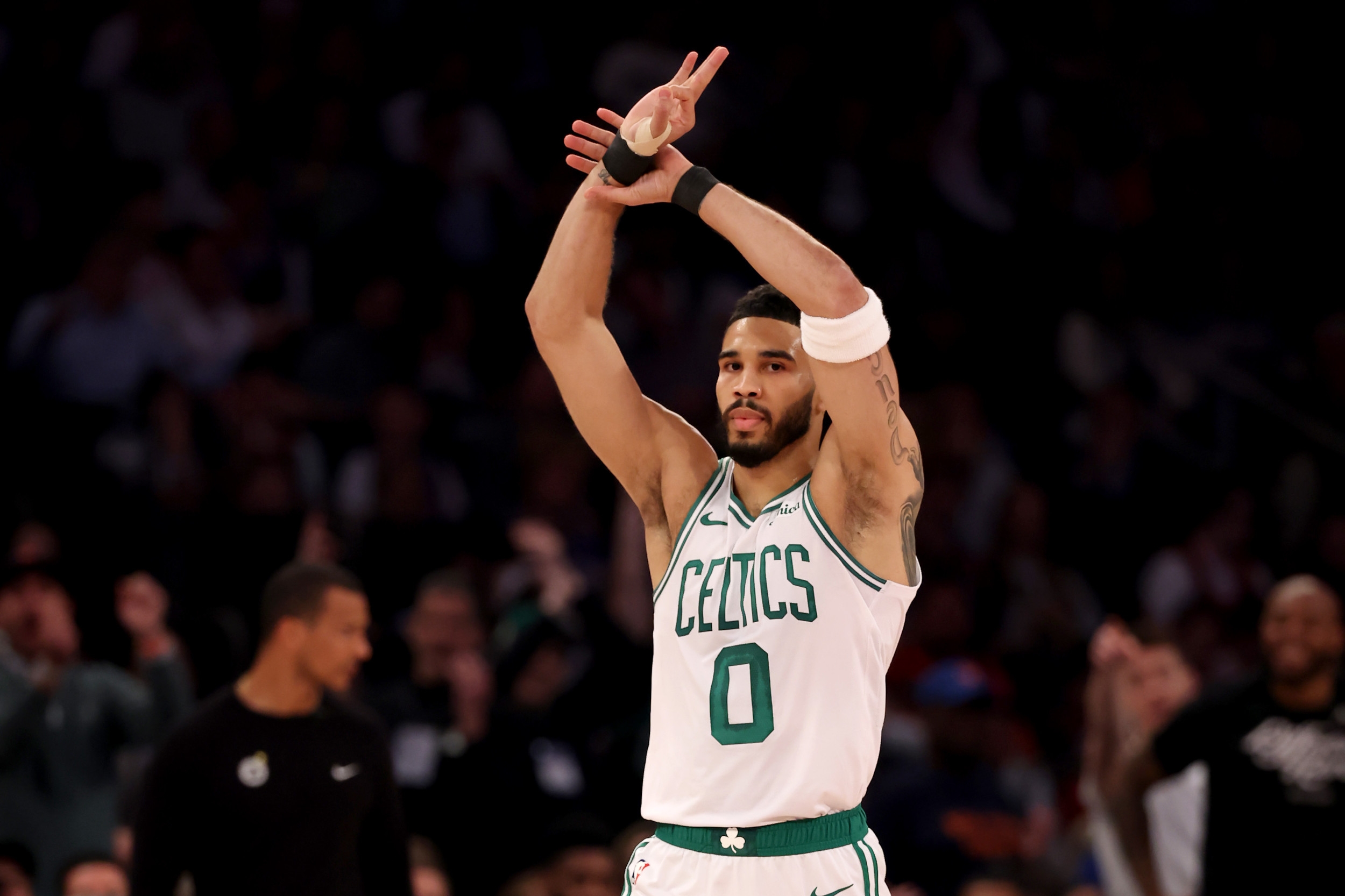Celtics' Jayson Tatum Exits Game 4 With Non-Contact Injury