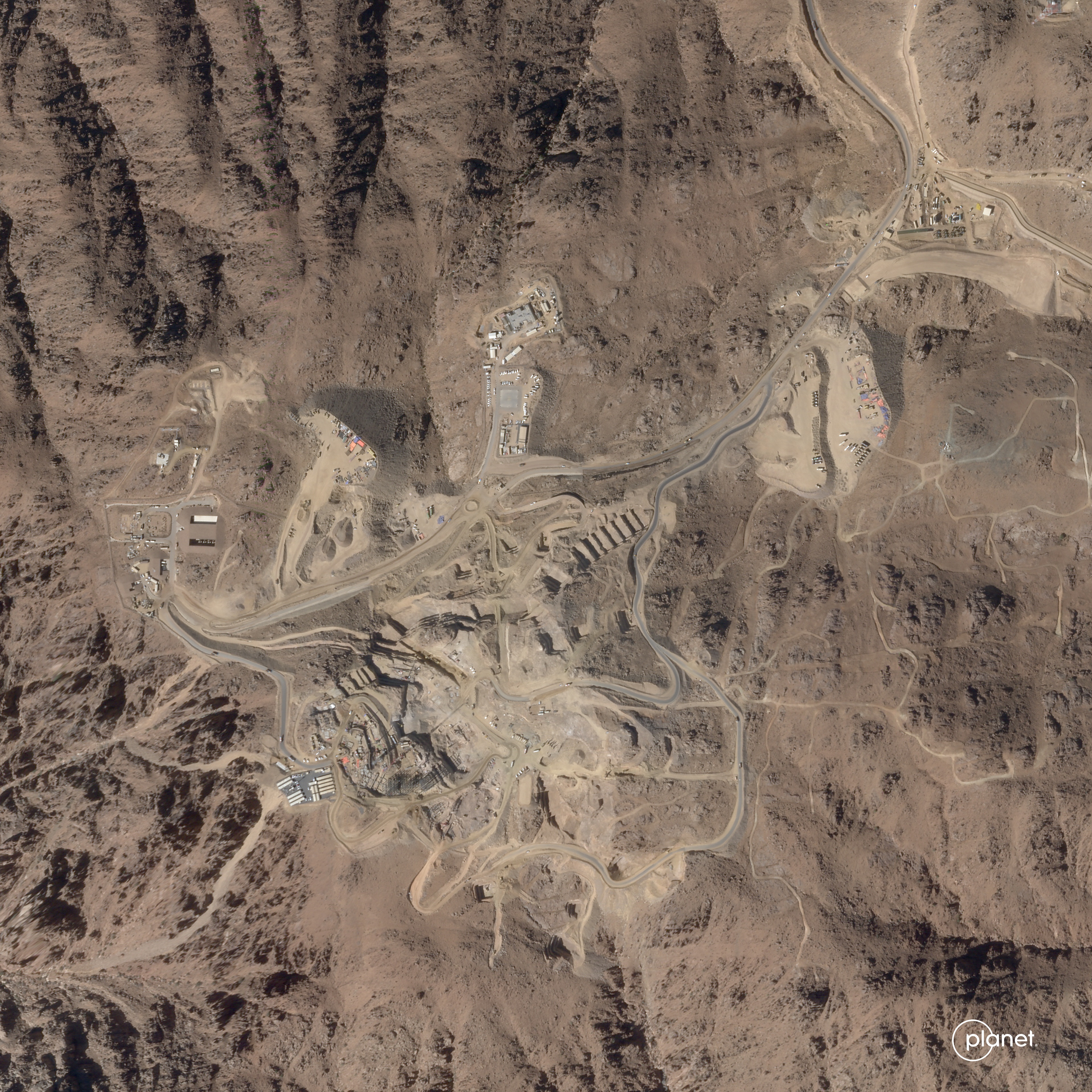 New satellite photos show desert ski resort emerging at world's biggest construction site