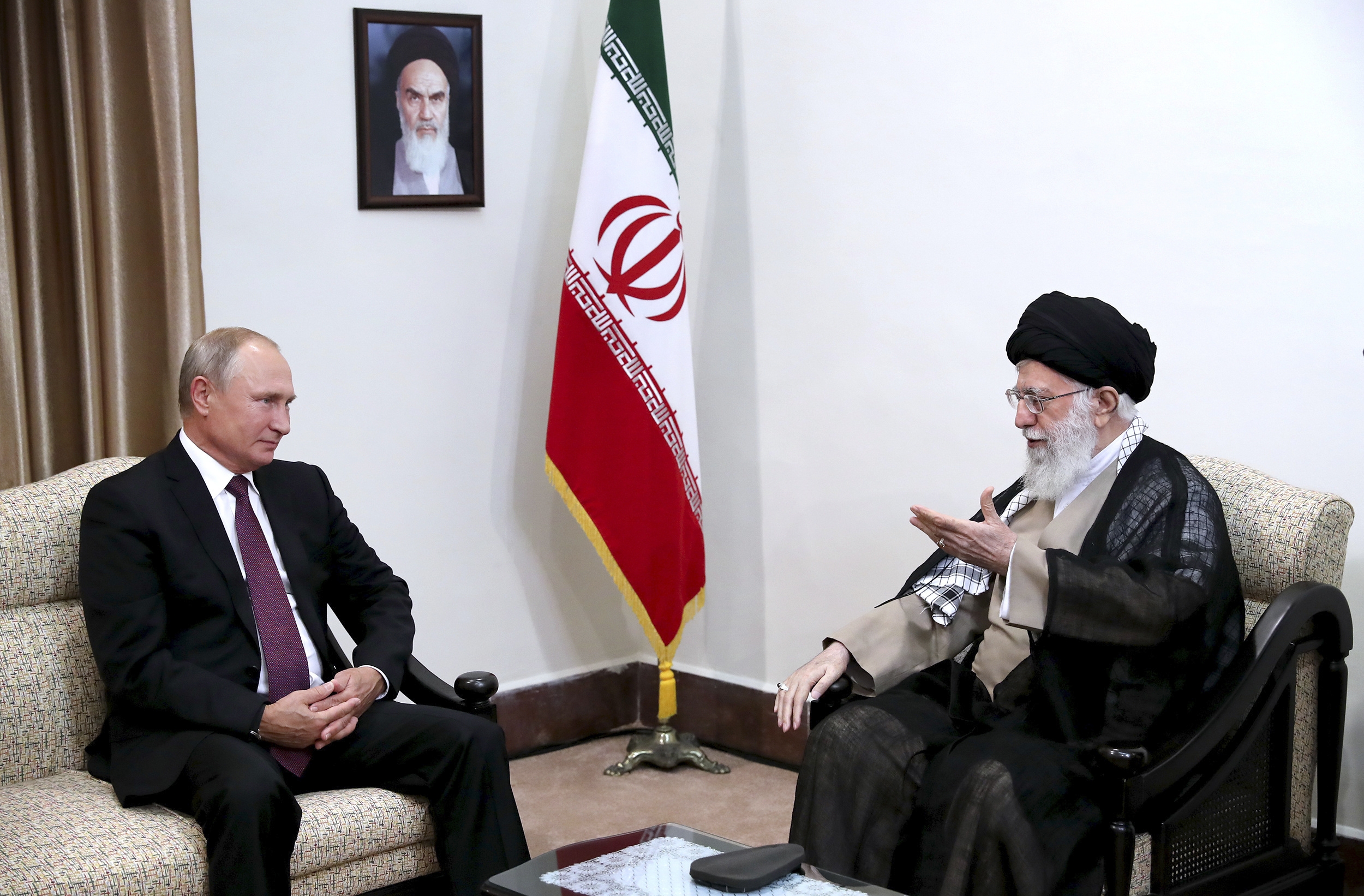 Iran Seals Russia Defense Pact as US Nuclear Tensions Rise
