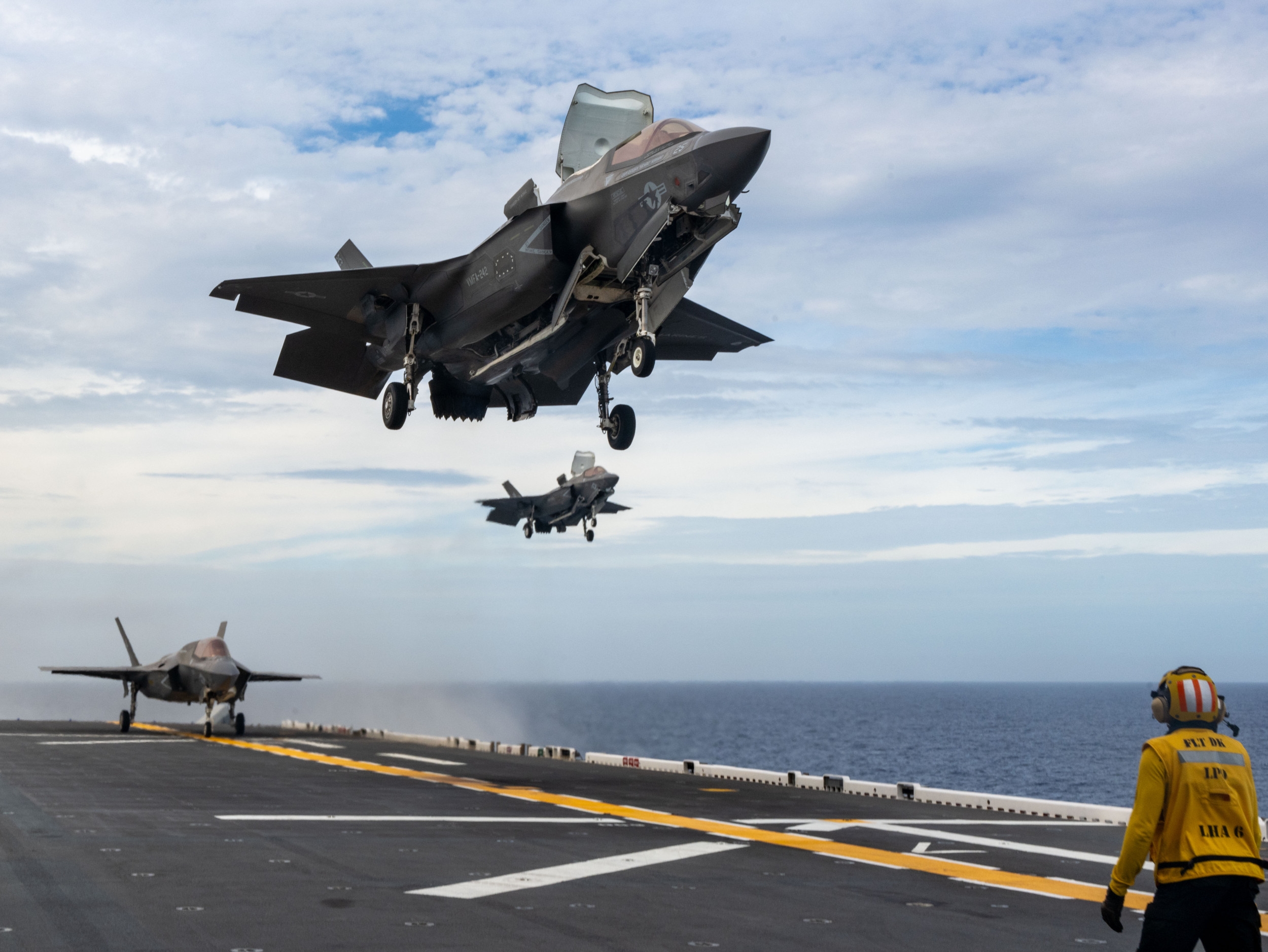 US Stealth Jet Carrier Patrols Waters Near China
