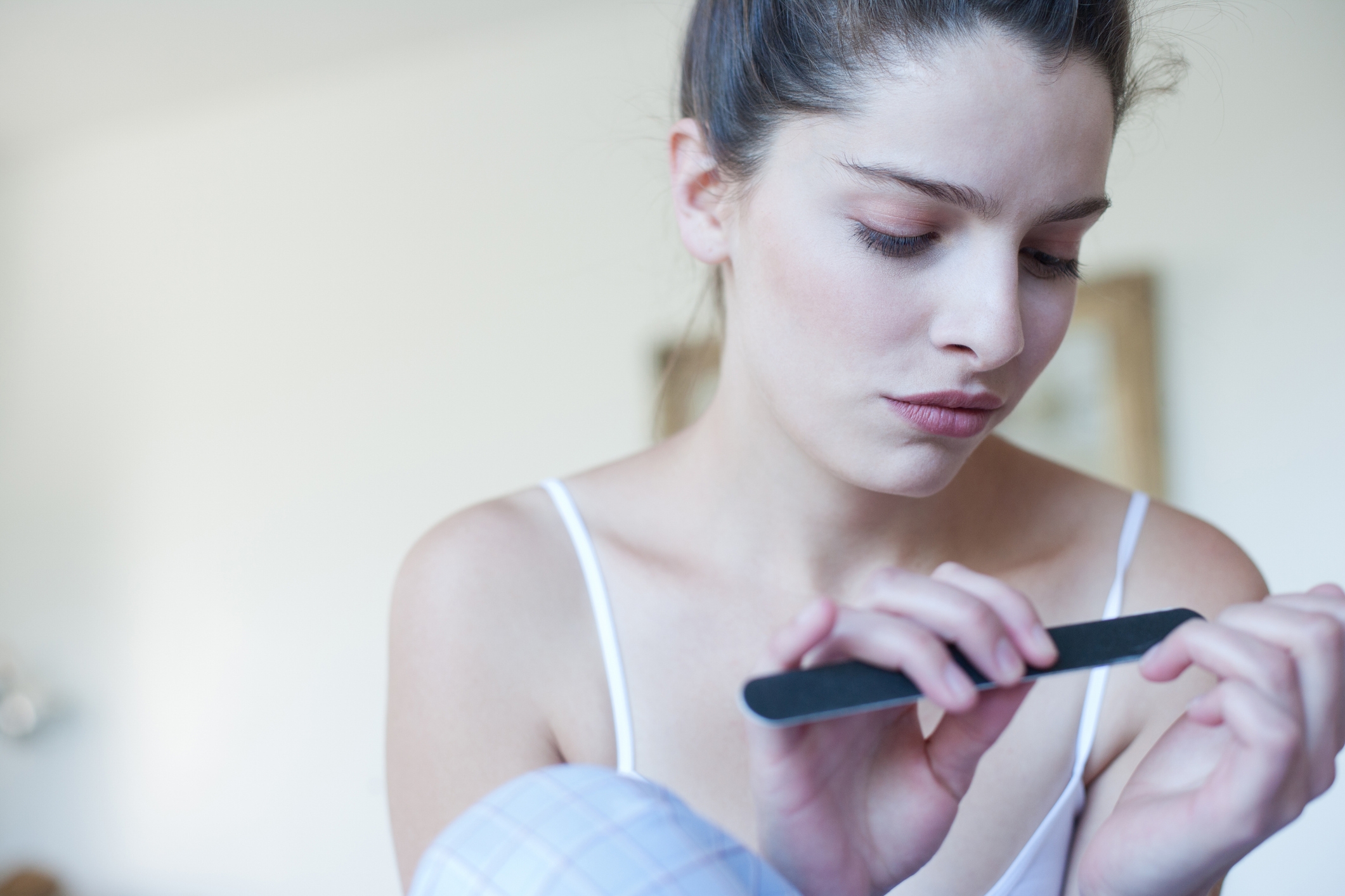 Millennial Woman Asks Internet Why Nail Is 'Bumpy'—Unprepared for Response