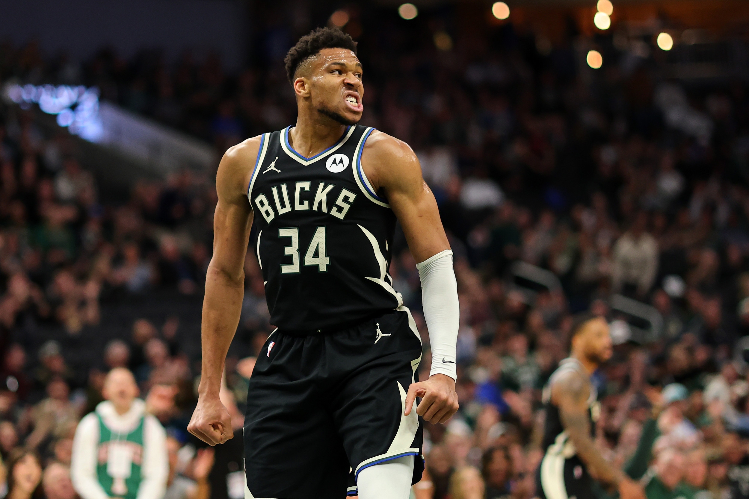 Paul George Makes Huge Prediction Amid Bucks, Giannis Antetokounmpo Rumors