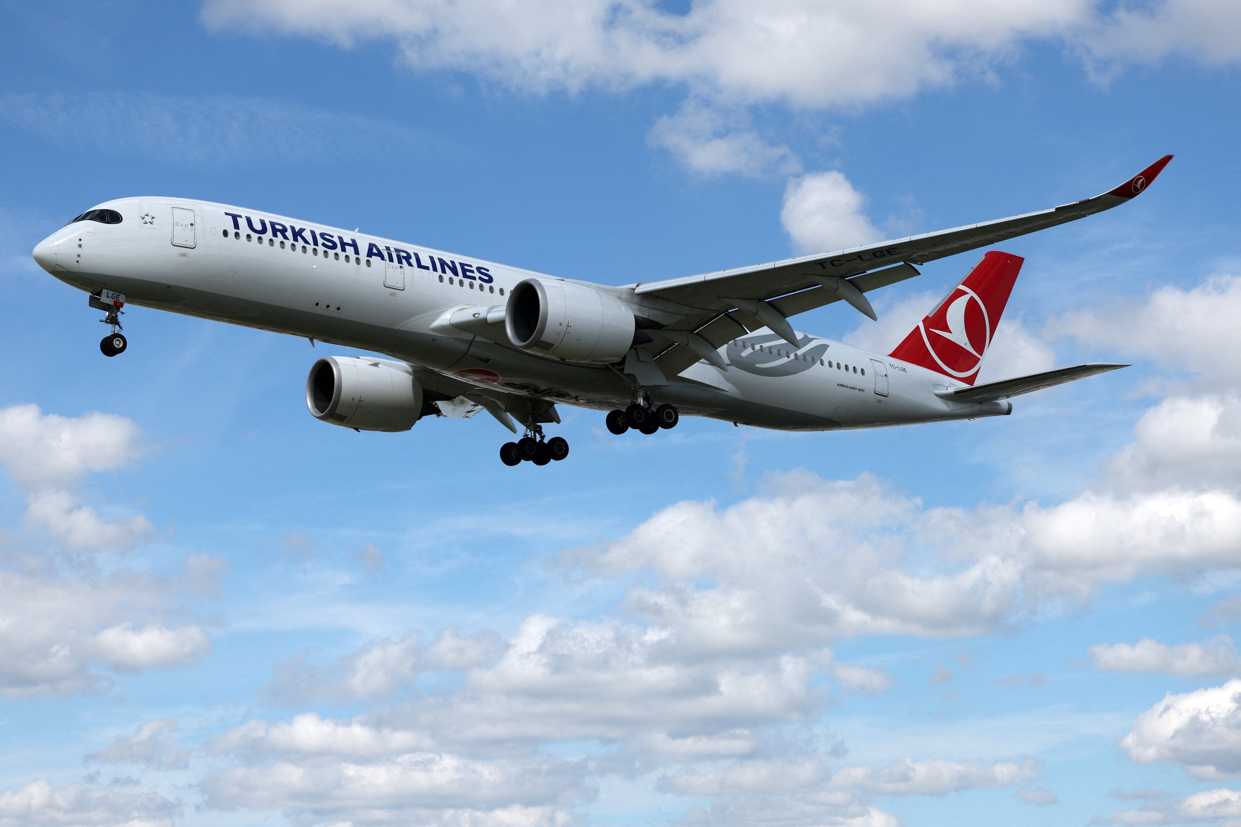Air Passengers Threatened With Fines for Standing Up Too Soon