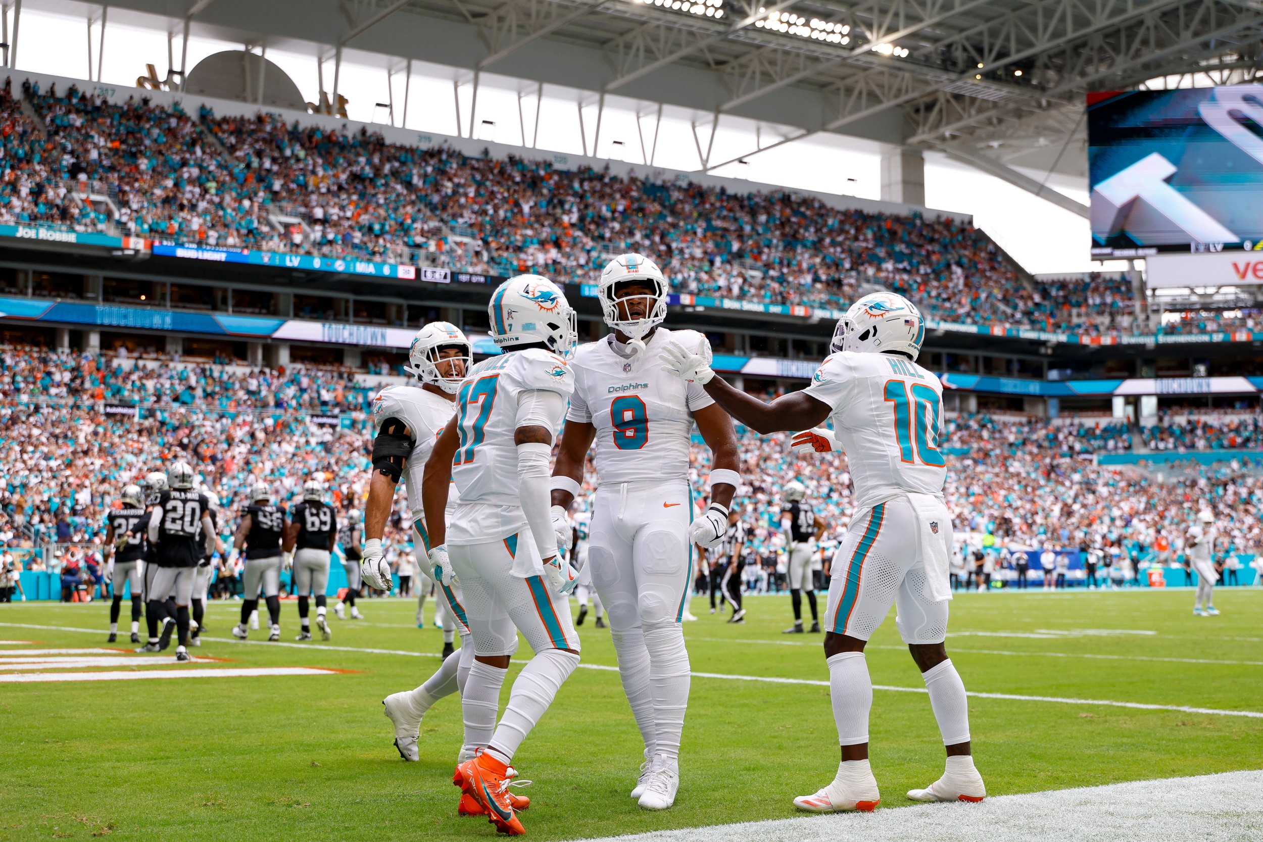 Dolphins, Steelers Reportedly Discussing Blockbuster Trade for Pro Bowler