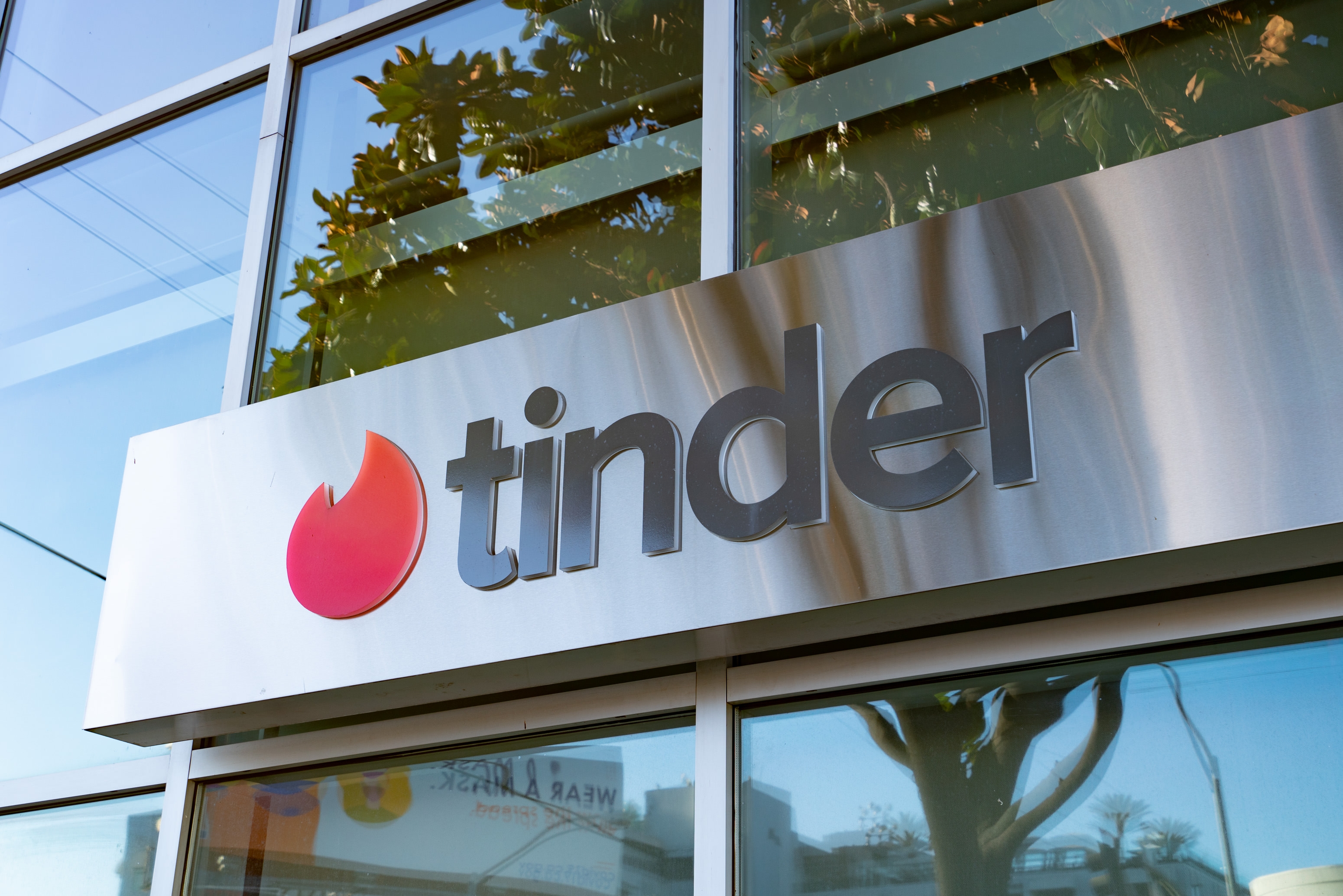 Tinder's New Height Filter Sparks Fierce Debate