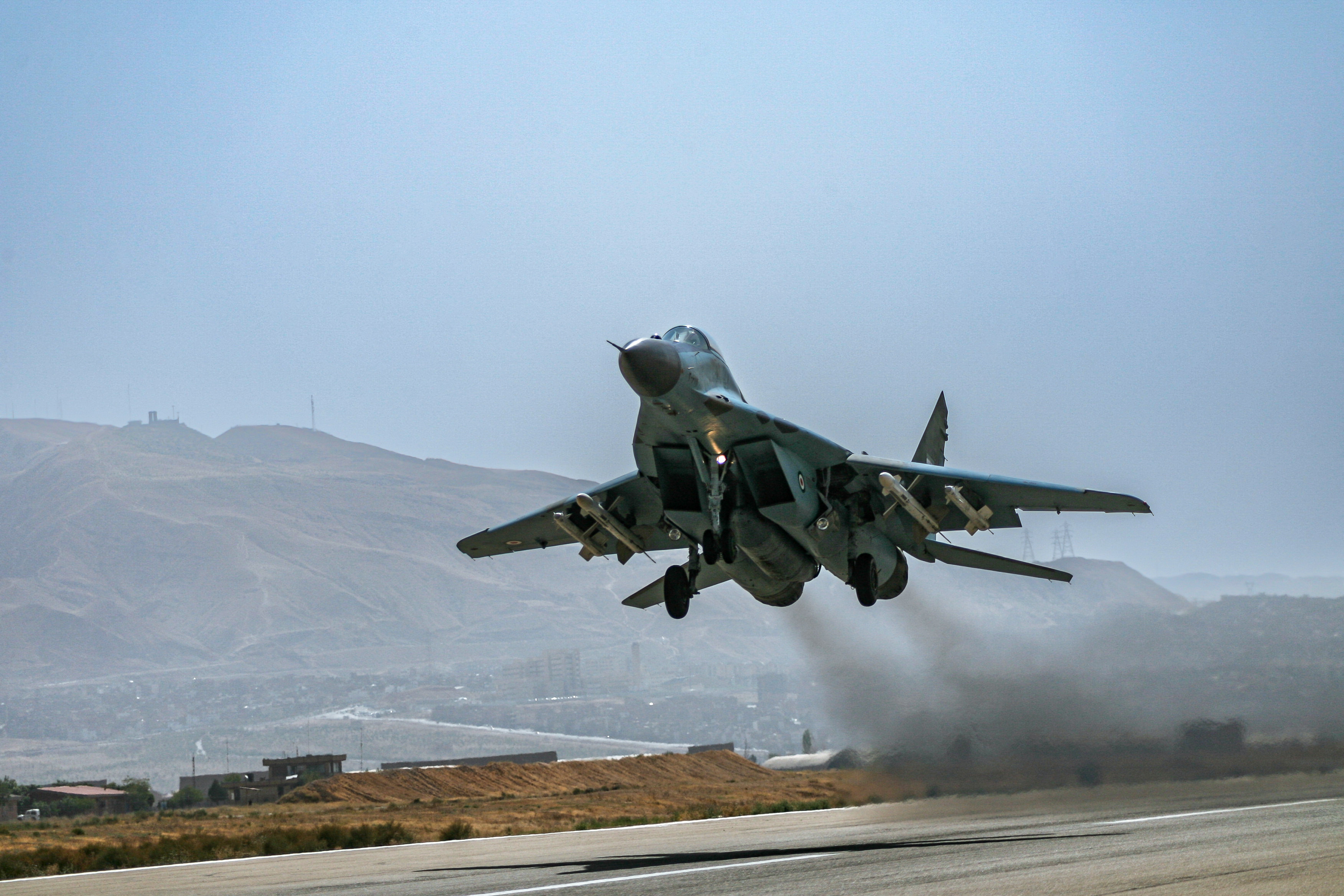 Video Shows Iranian Warplane Patrol Skies in Show of Force
