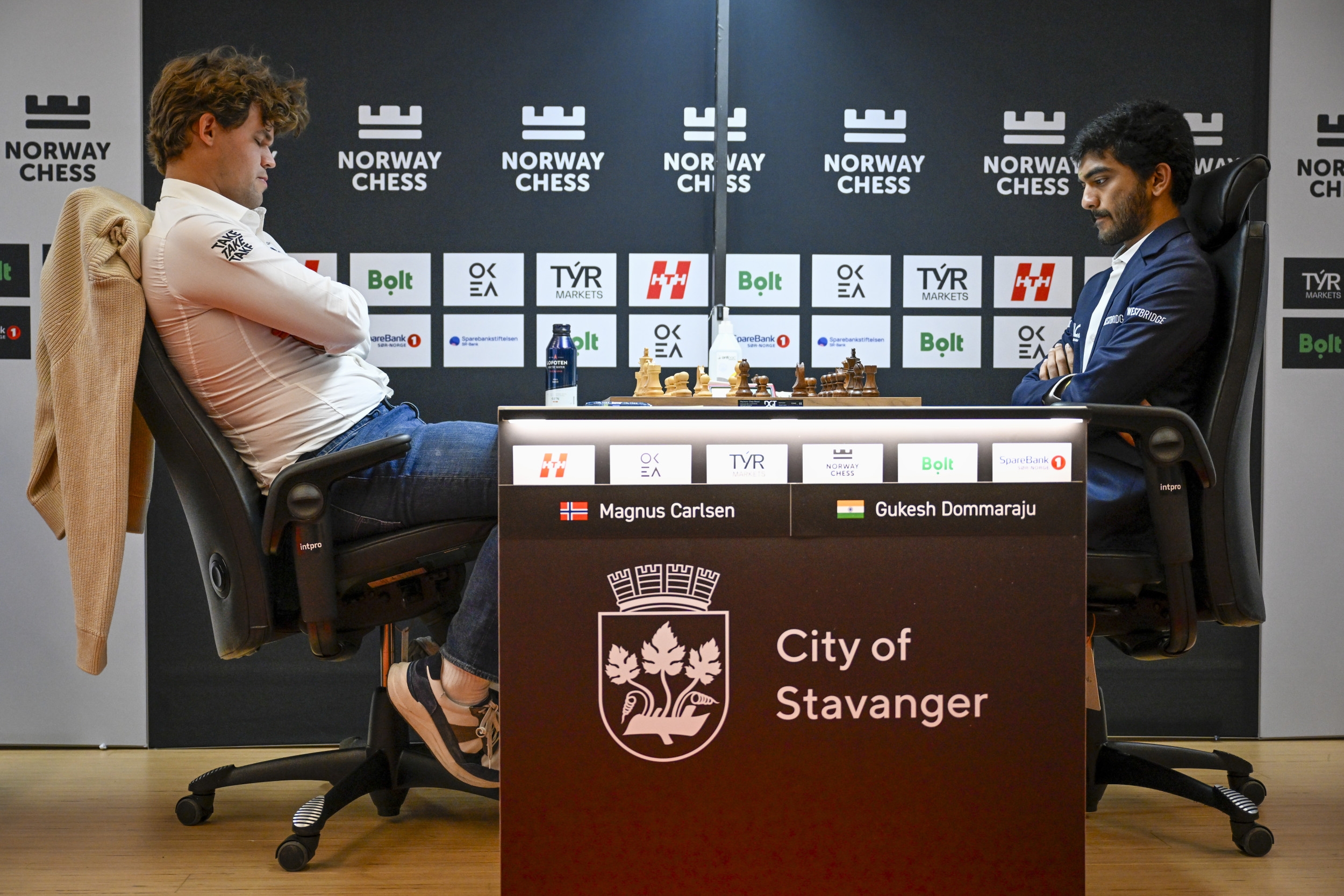 World No. 1 Grandmaster Slams Table After Surprise Defeat: Video