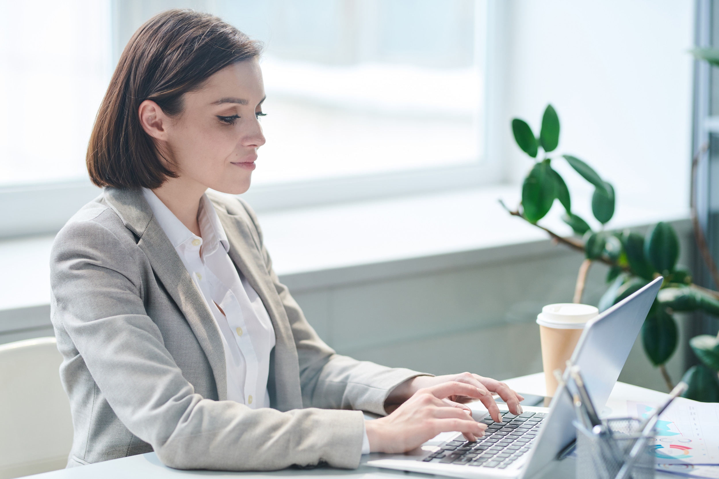Employee's Way of 'Breaking' Boss With Emails Leaves Internet Thrilled