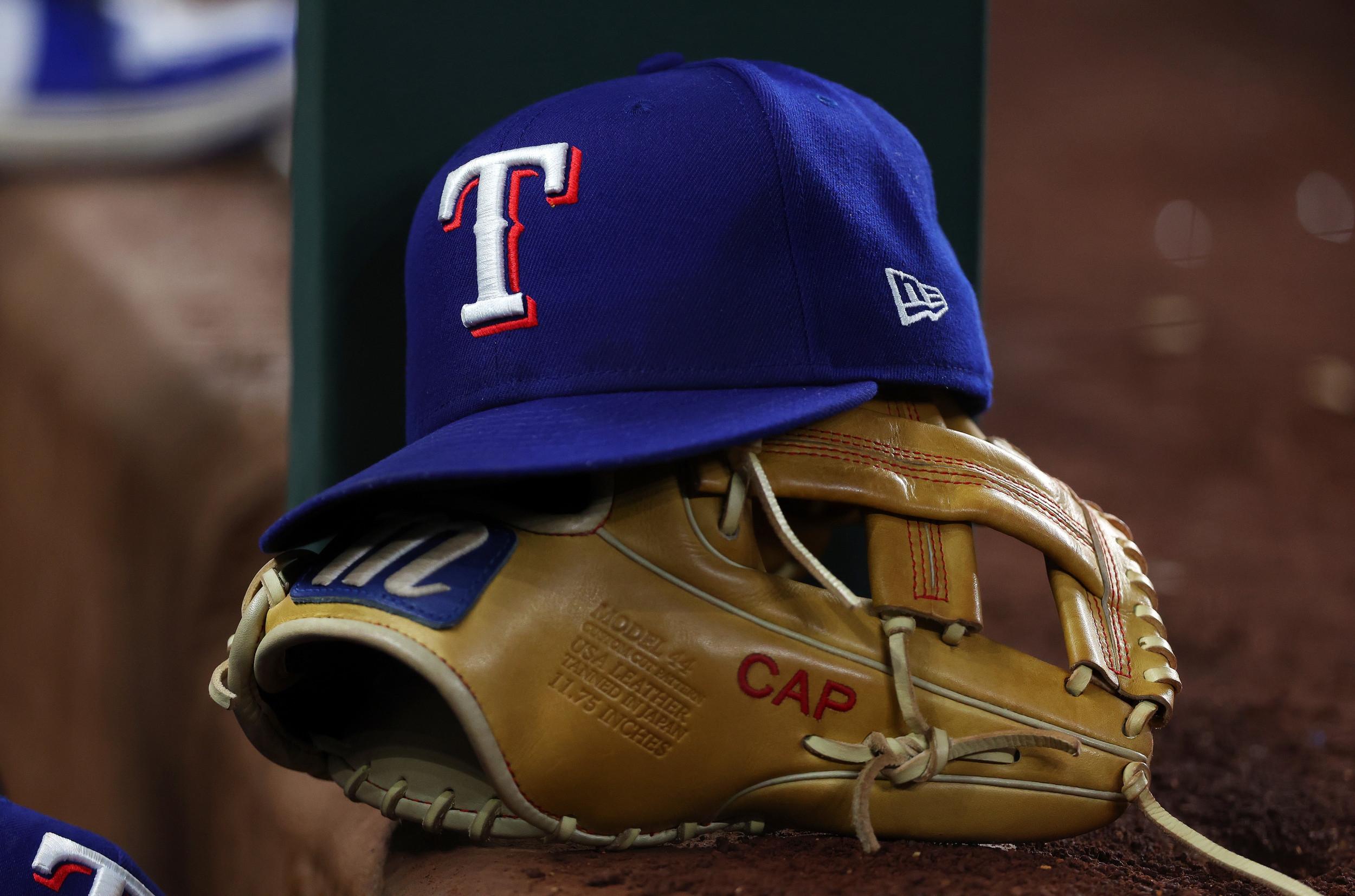 Tucker Barnhart Elects to Leave Rangers for Free Agency