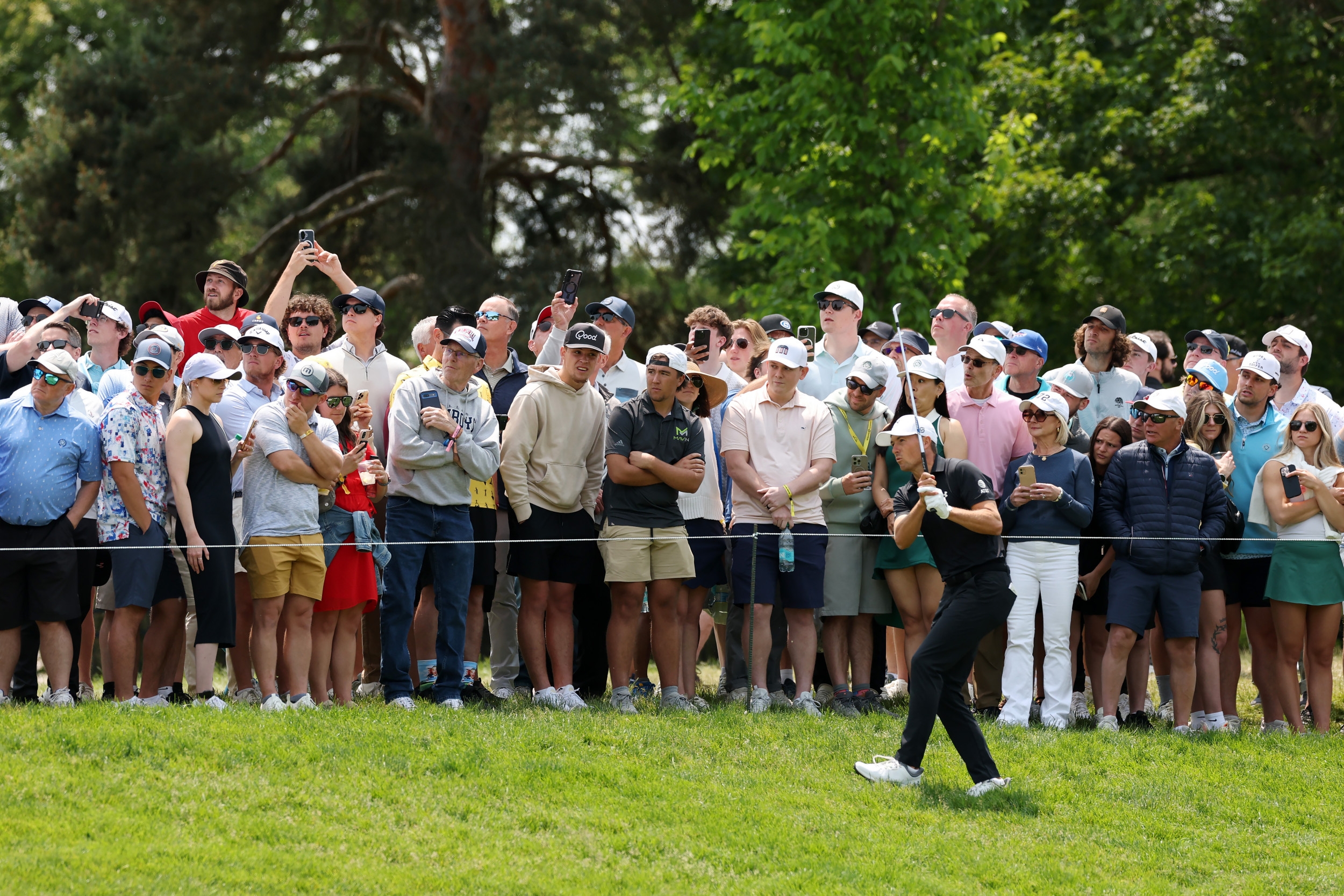 Golf Fan POV Video of Jordan Spieth Nearly Taking His Head off Surfaces