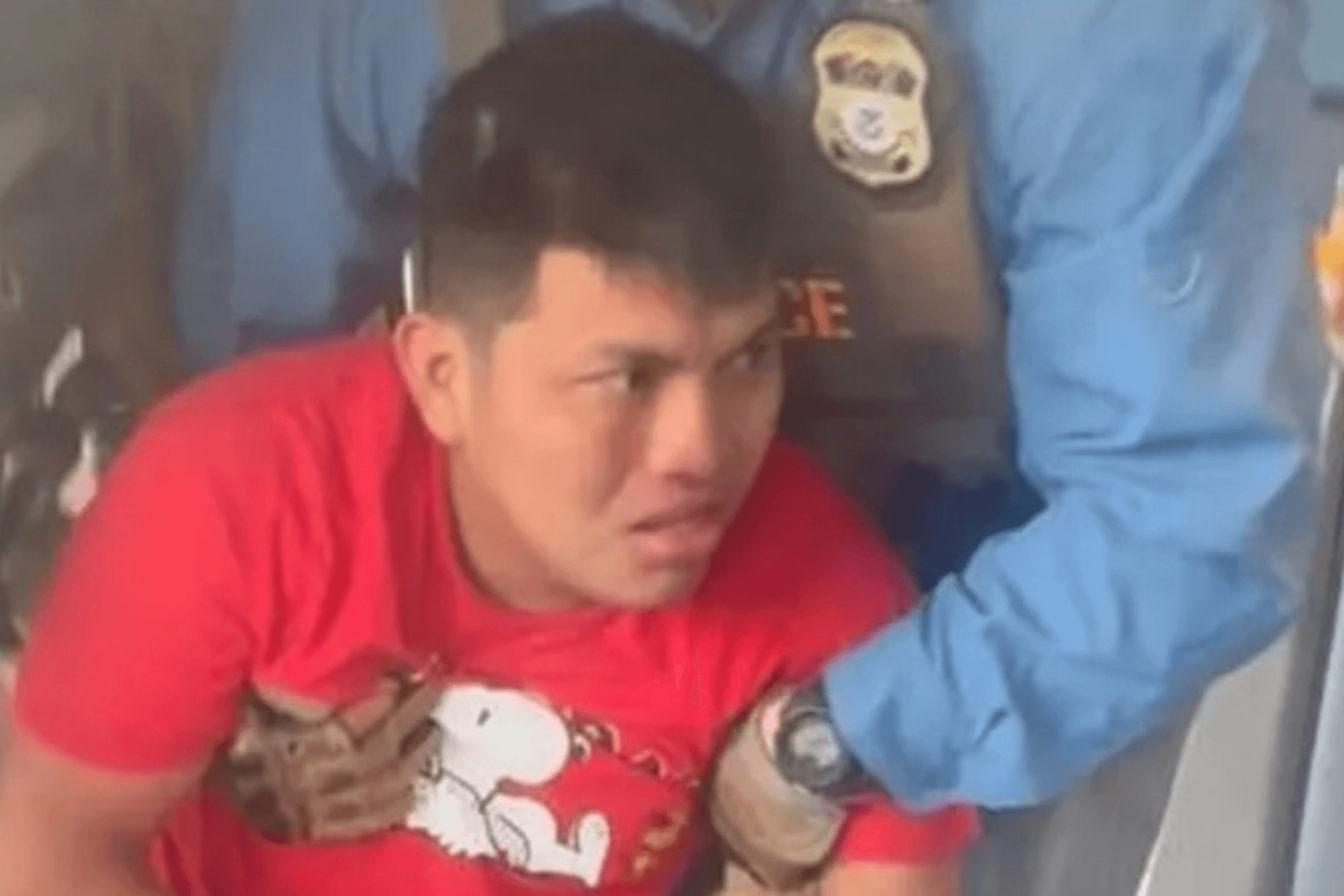 Restaurant Worker Wrestled to Ground by ICE Agents in the Middle of Shift