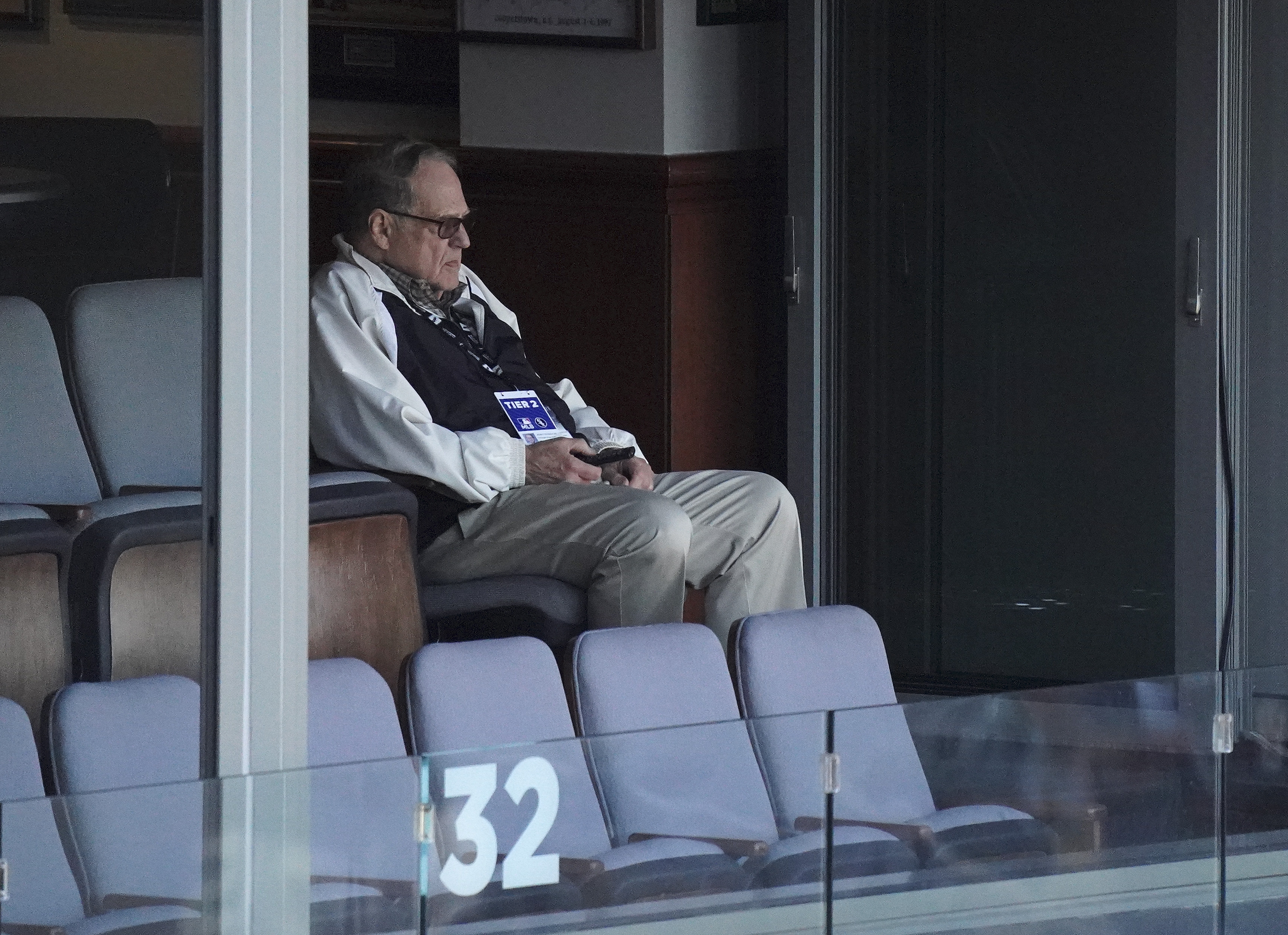 Nashville White Sox? Jerry Reinsdorf to Sell Team, Raising Fears of Move