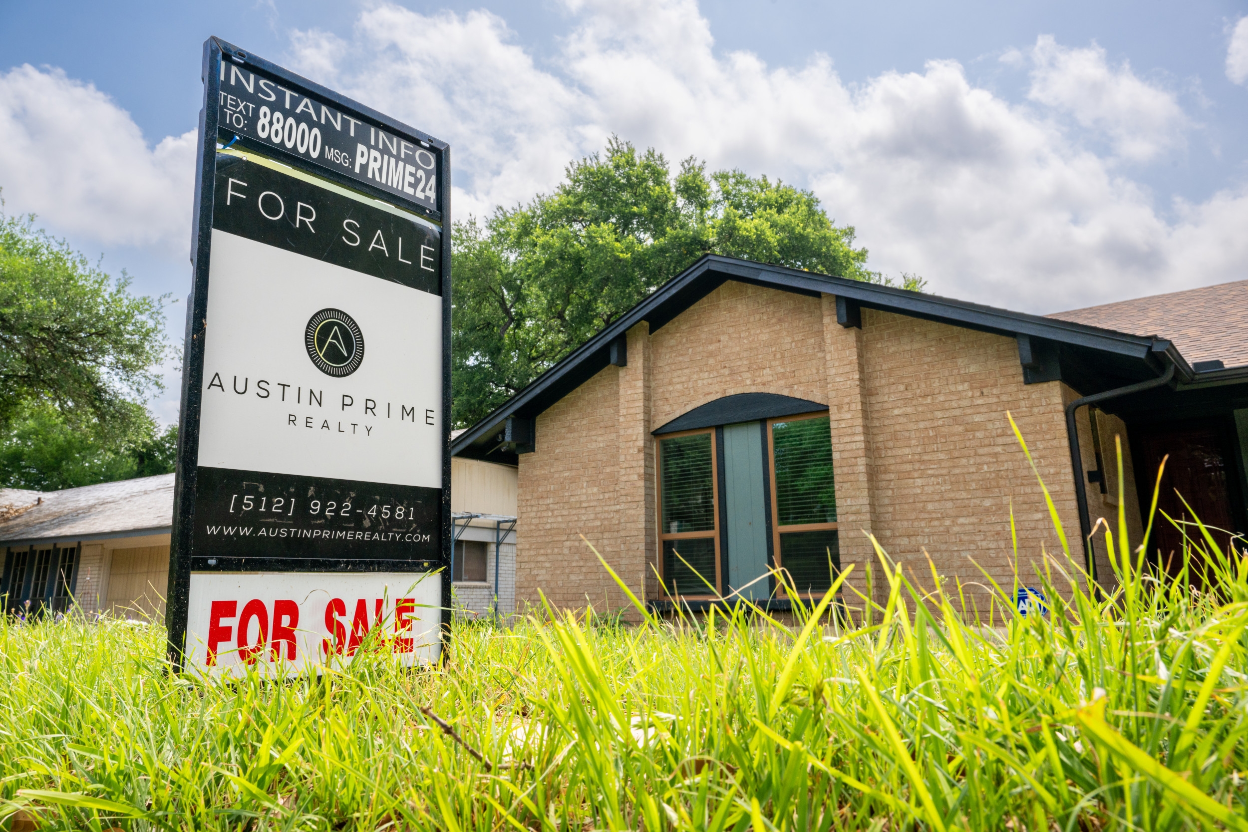 Over 1 Million Homes for Sale Across US as Inventory Piles Up
