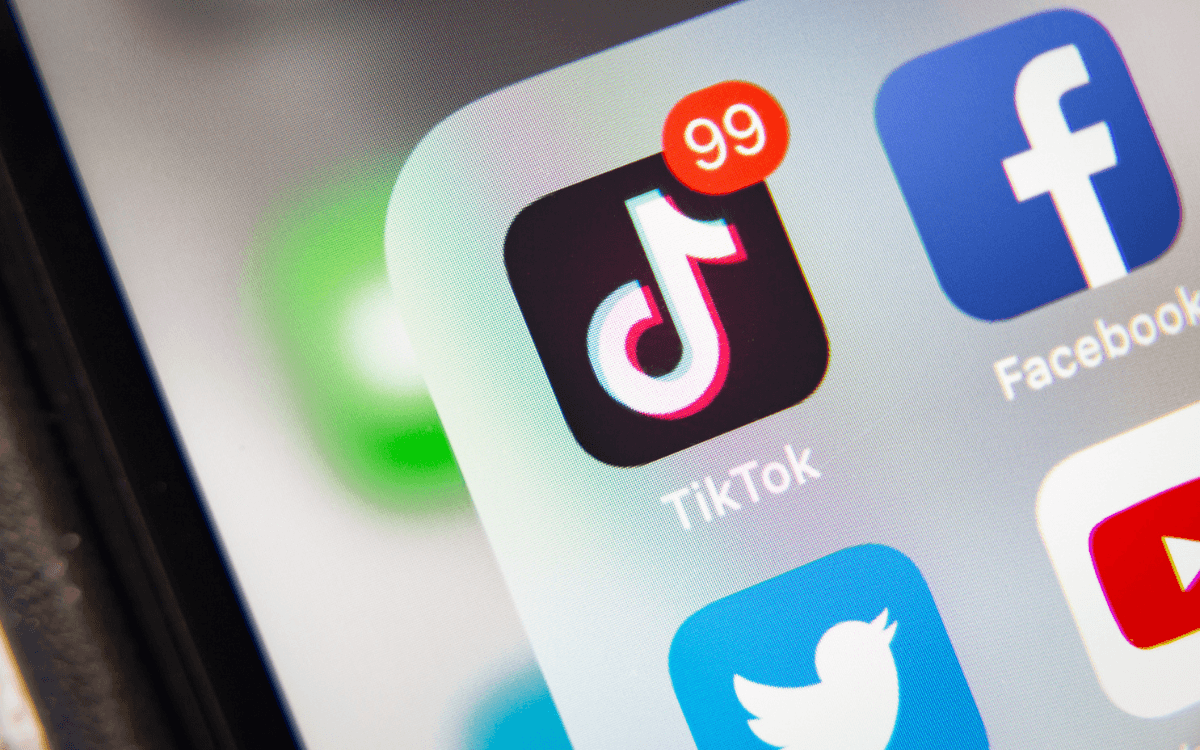Arizona Teen Girl Dies After Copying Viral 'Dusting' TikTok Trend