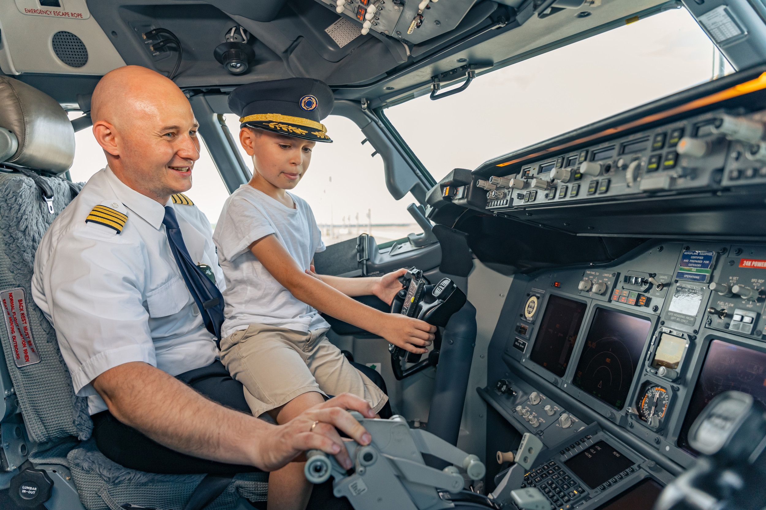4-Year-Old Gets Restless on Delayed Flight, and the Pilot's Response Is Melting Hearts