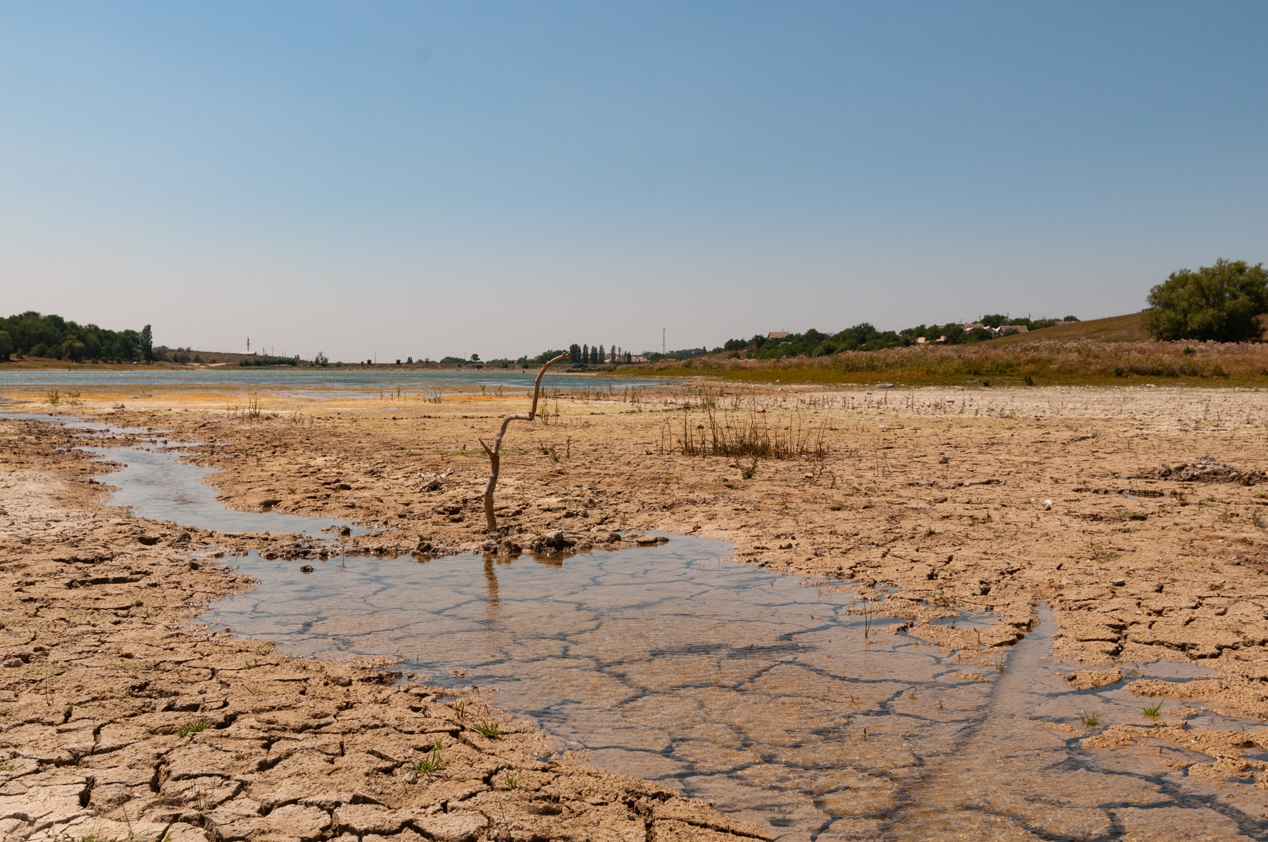 Hidden Buildings Revealed as Water Levels Plunge at Popular Texas Lake