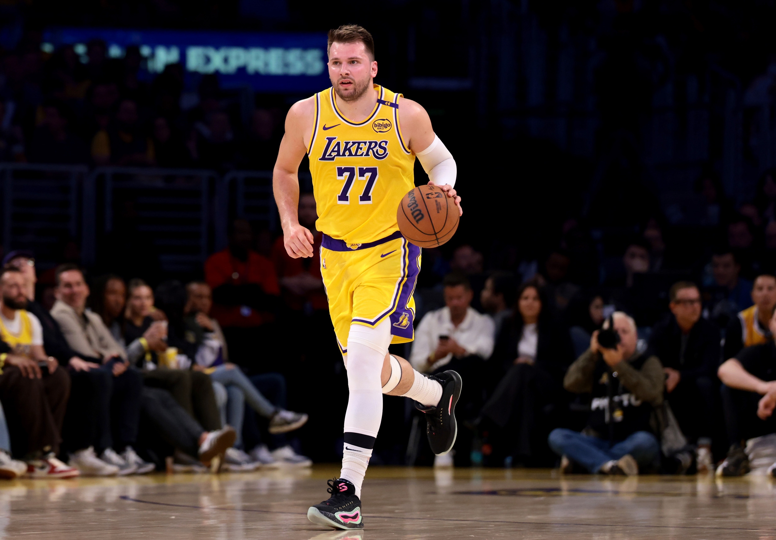 Don Nelson to Wear Luka Shoes in Protest of Mavs Trade