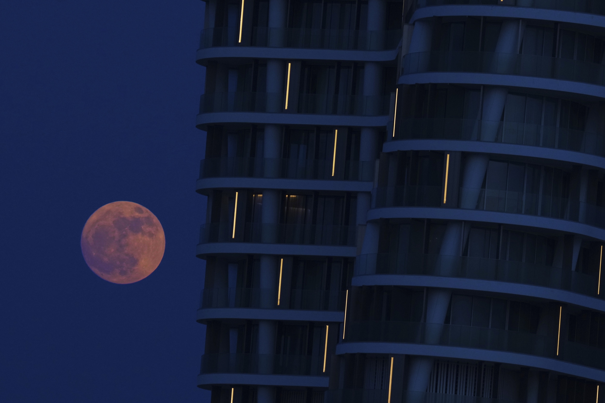 Strawberry Moon 2025: Best Locations, Times to View Rare Full Moon Tonight