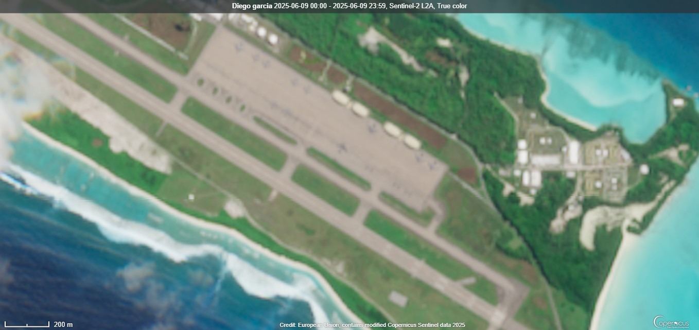 Satellite Photo Shows US Fighters and Bombers at Key Air Base