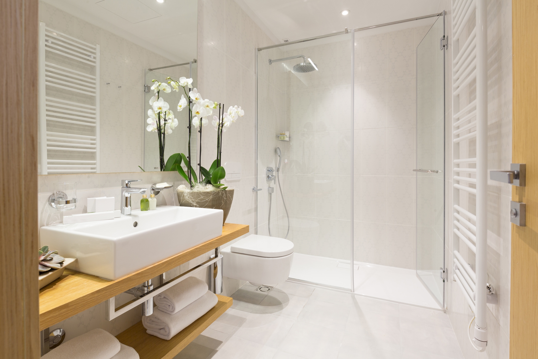 What Tourist Finds in Hotel Bathroom Leaves Internet Stunned: 'Please Help'