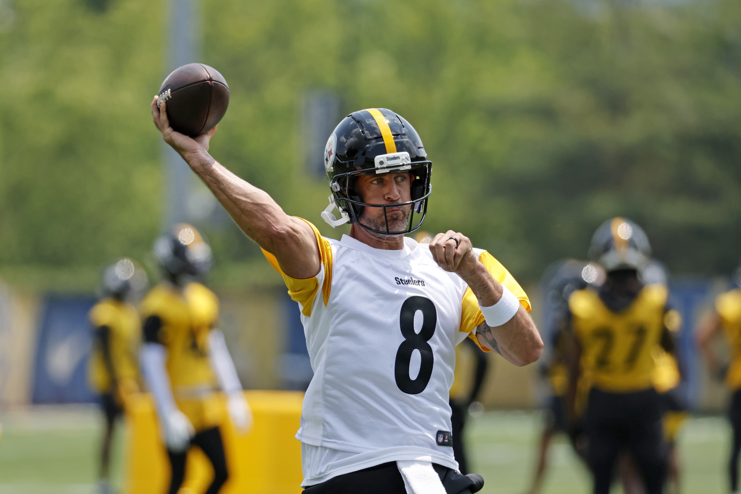 NFL Trade Idea Lands Aaron Rodgers a Disgruntled Commander